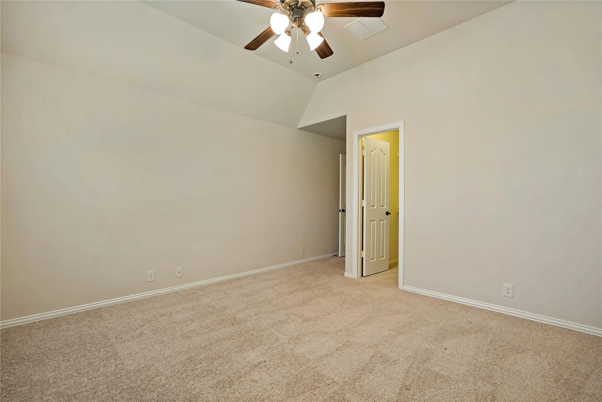 Single Family Residence For Sale in Collin County , 208 Gatwick Court, Wylie, Texas 75098, 6 Bedroom, 5 Bathroom, 3 Garage spaces, 3,858 Sqft, built in 2014, mls#21346347, Real Estate Agent in Wylie, Homes For Sale in Collin county, Homes For Sale in Wylie, Realtor in Wylie Texas, Real Estate Brokerage Independent Realty Texas, Luminita Cordes Realtor