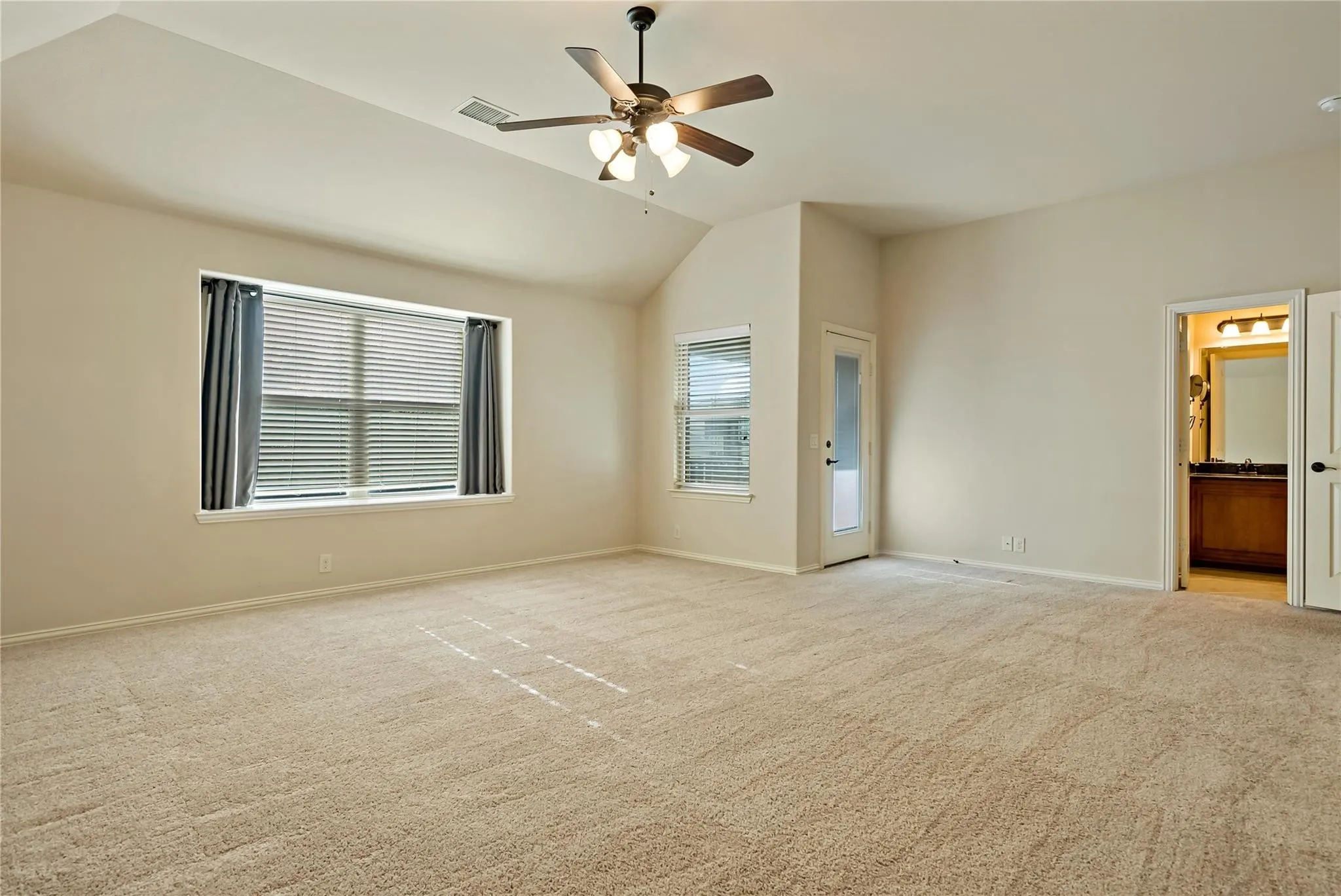 Single Family Residence For Sale in Collin County , 208 Gatwick Court, Wylie, Texas 75098, 6 Bedroom, 5 Bathroom, 3 Garage spaces, 3,858 Sqft, built in 2014, mls#21346347, Real Estate Agent in Wylie, Homes For Sale in Collin county, Homes For Sale in Wylie, Realtor in Wylie Texas, Real Estate Brokerage Independent Realty Texas, Luminita Cordes Realtor
