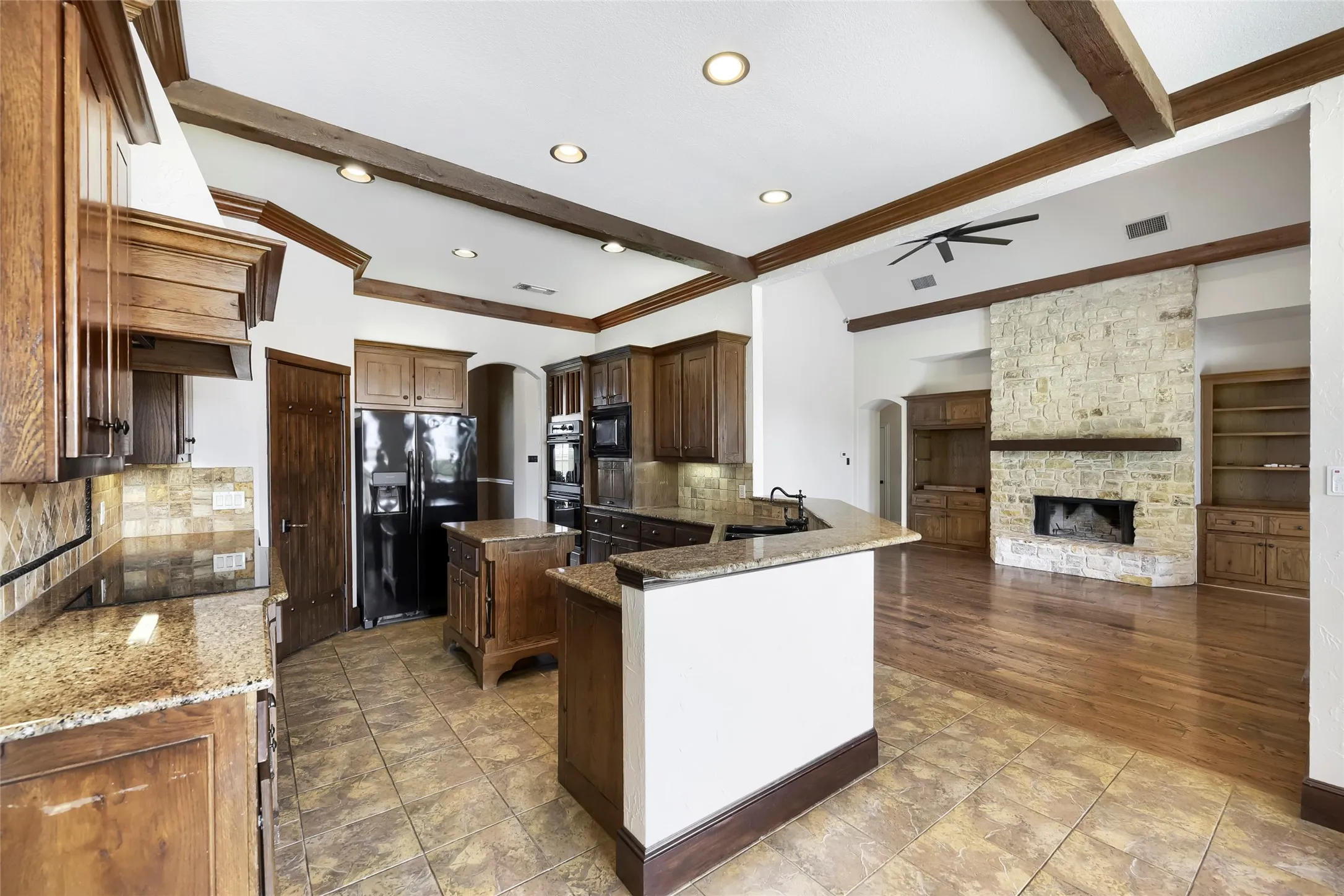 Single Family Residence For Sale in Tarrant County , 1501 Willow Tree Drive, Fort Worth, Texas 76052, 4 Bedroom, 4 Bathroom, 3 Garage spaces, 3,900 Sqft, built in 2004, mls#21345613, Real Estate Agent in Fort Worth, Homes For Sale in Tarrant county, Homes For Sale in Fort Worth, Realtor in Fort Worth Texas, Real Estate Brokerage Independent Realty Texas, Luminita Cordes Realtor