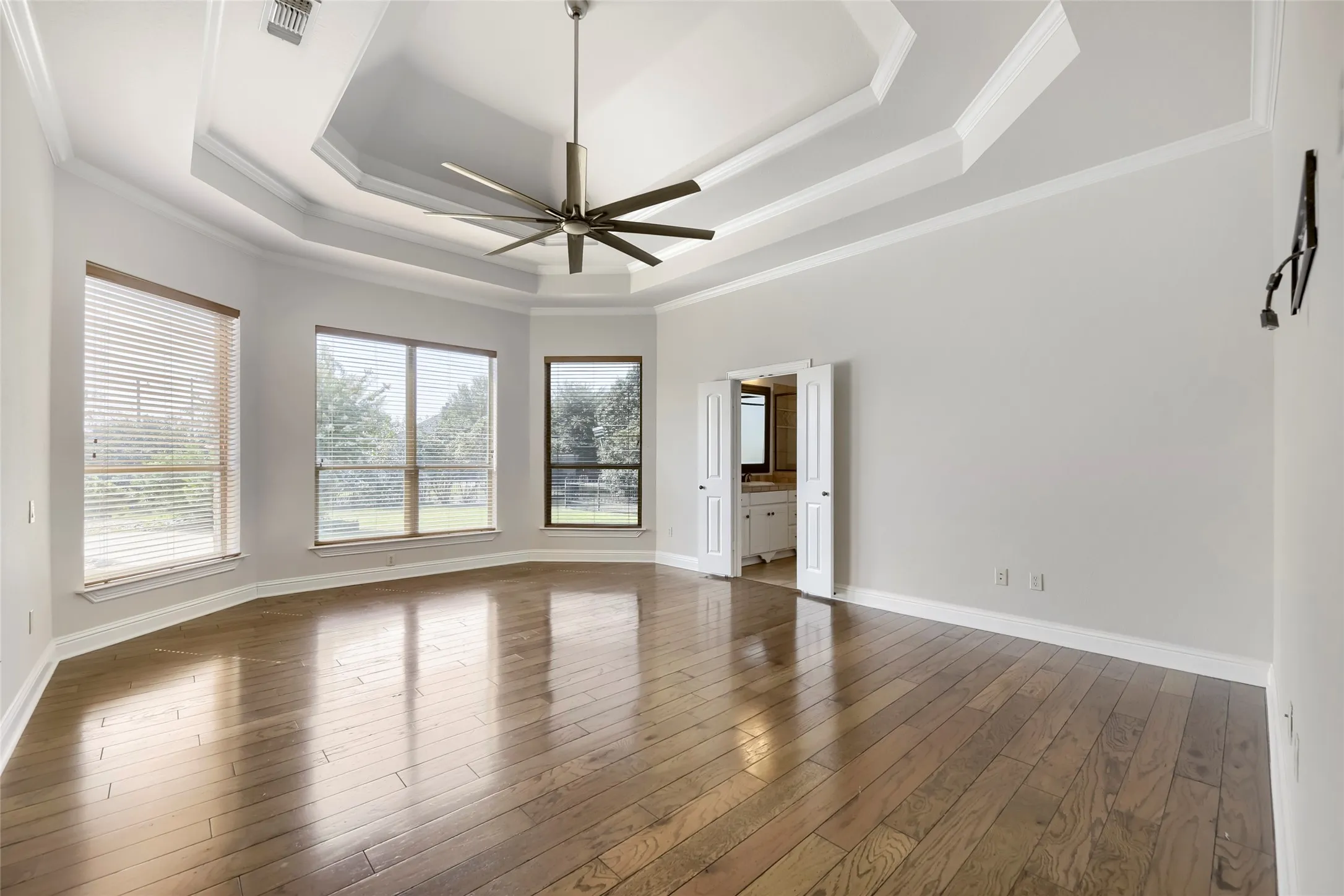Single Family Residence For Sale in Tarrant County , 1501 Willow Tree Drive, Fort Worth, Texas 76052, 4 Bedroom, 4 Bathroom, 3 Garage spaces, 3,900 Sqft, built in 2004, mls#21345613, Real Estate Agent in Fort Worth, Homes For Sale in Tarrant county, Homes For Sale in Fort Worth, Realtor in Fort Worth Texas, Real Estate Brokerage Independent Realty Texas, Luminita Cordes Realtor