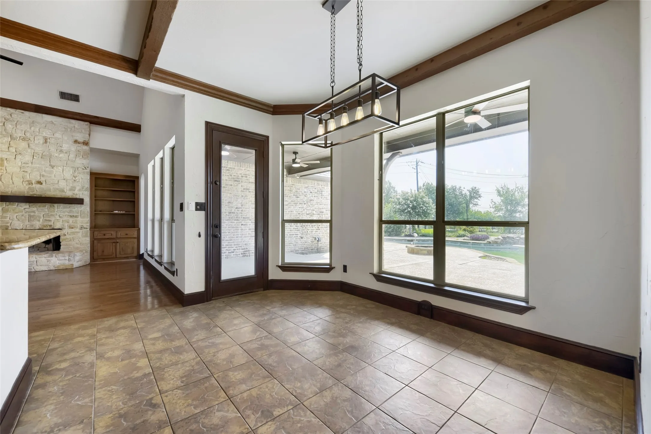 Single Family Residence For Sale in Tarrant County , 1501 Willow Tree Drive, Fort Worth, Texas 76052, 4 Bedroom, 4 Bathroom, 3 Garage spaces, 3,900 Sqft, built in 2004, mls#21345613, Real Estate Agent in Fort Worth, Homes For Sale in Tarrant county, Homes For Sale in Fort Worth, Realtor in Fort Worth Texas, Real Estate Brokerage Independent Realty Texas, Luminita Cordes Realtor
