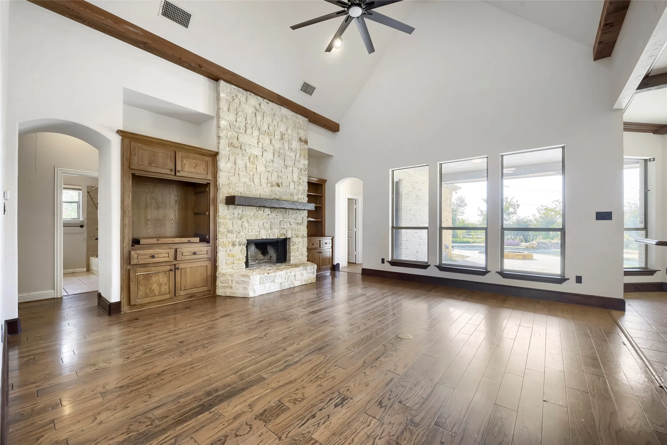 Single Family Residence For Sale in Tarrant County , 1501 Willow Tree Drive, Fort Worth, Texas 76052, 4 Bedroom, 4 Bathroom, 3 Garage spaces, 3,900 Sqft, built in 2004, mls#21345613, Real Estate Agent in Fort Worth, Homes For Sale in Tarrant county, Homes For Sale in Fort Worth, Realtor in Fort Worth Texas, Real Estate Brokerage Independent Realty Texas, Luminita Cordes Realtor