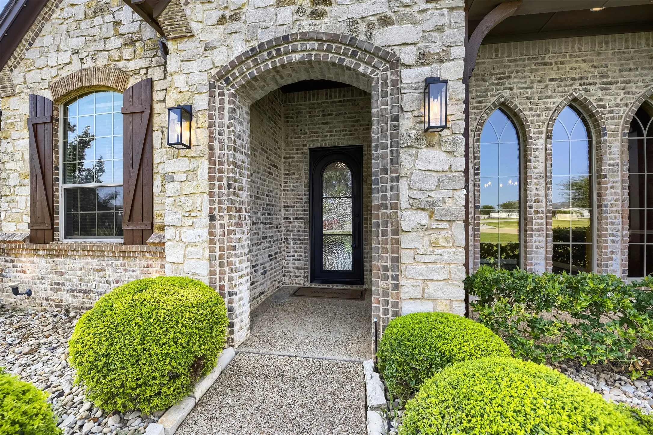 Single Family Residence For Sale in Tarrant County , 1501 Willow Tree Drive, Fort Worth, Texas 76052, 4 Bedroom, 4 Bathroom, 3 Garage spaces, 3,900 Sqft, built in 2004, mls#21345613, Real Estate Agent in Fort Worth, Homes For Sale in Tarrant county, Homes For Sale in Fort Worth, Realtor in Fort Worth Texas, Real Estate Brokerage Independent Realty Texas, Luminita Cordes Realtor