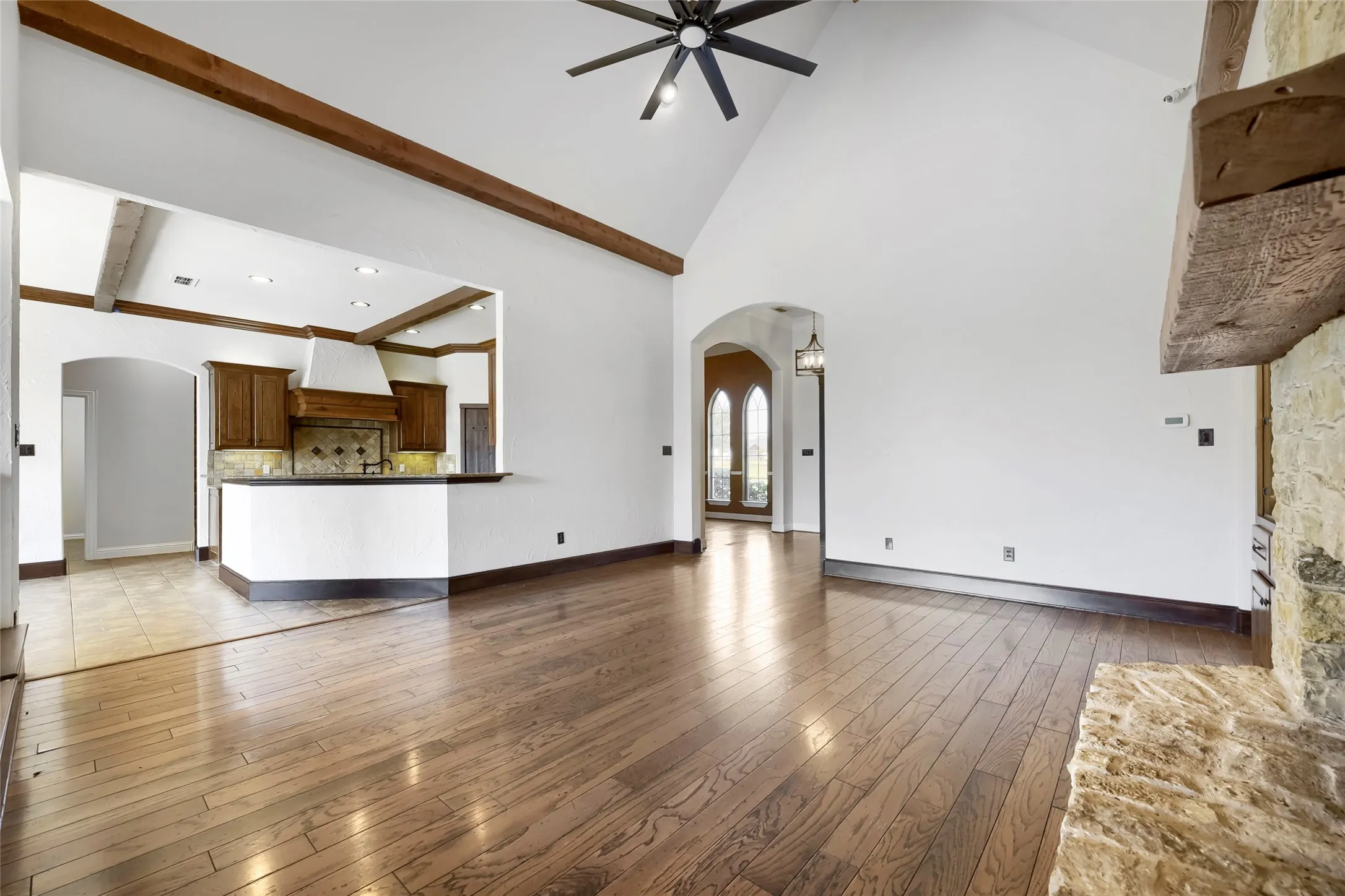 Single Family Residence For Sale in Tarrant County , 1501 Willow Tree Drive, Fort Worth, Texas 76052, 4 Bedroom, 4 Bathroom, 3 Garage spaces, 3,900 Sqft, built in 2004, mls#21345613, Real Estate Agent in Fort Worth, Homes For Sale in Tarrant county, Homes For Sale in Fort Worth, Realtor in Fort Worth Texas, Real Estate Brokerage Independent Realty Texas, Luminita Cordes Realtor