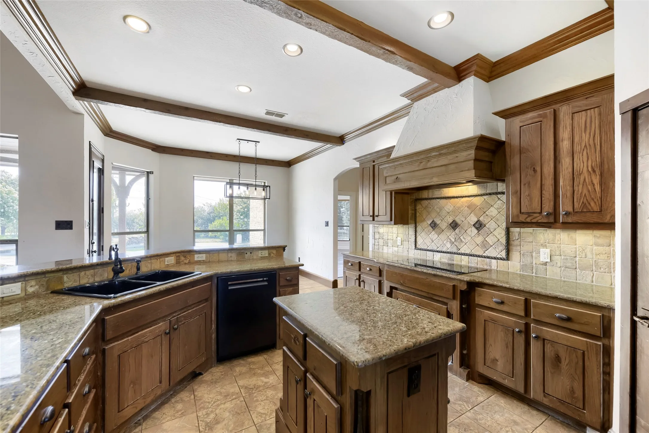 Single Family Residence For Sale in Tarrant County , 1501 Willow Tree Drive, Fort Worth, Texas 76052, 4 Bedroom, 4 Bathroom, 3 Garage spaces, 3,900 Sqft, built in 2004, mls#21345613, Real Estate Agent in Fort Worth, Homes For Sale in Tarrant county, Homes For Sale in Fort Worth, Realtor in Fort Worth Texas, Real Estate Brokerage Independent Realty Texas, Luminita Cordes Realtor