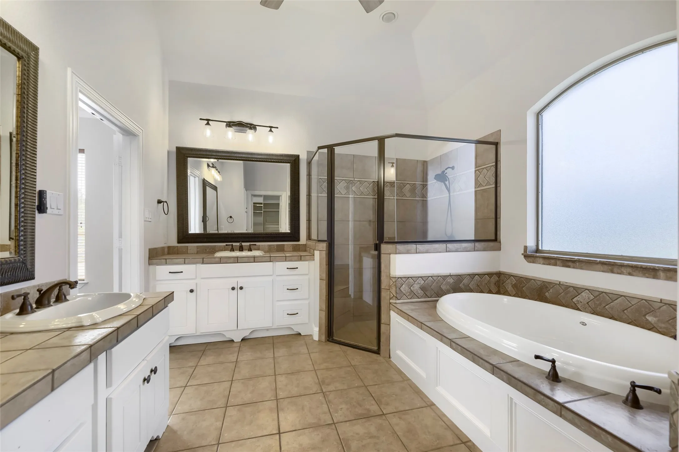 Single Family Residence For Sale in Tarrant County , 1501 Willow Tree Drive, Fort Worth, Texas 76052, 4 Bedroom, 4 Bathroom, 3 Garage spaces, 3,900 Sqft, built in 2004, mls#21345613, Real Estate Agent in Fort Worth, Homes For Sale in Tarrant county, Homes For Sale in Fort Worth, Realtor in Fort Worth Texas, Real Estate Brokerage Independent Realty Texas, Luminita Cordes Realtor