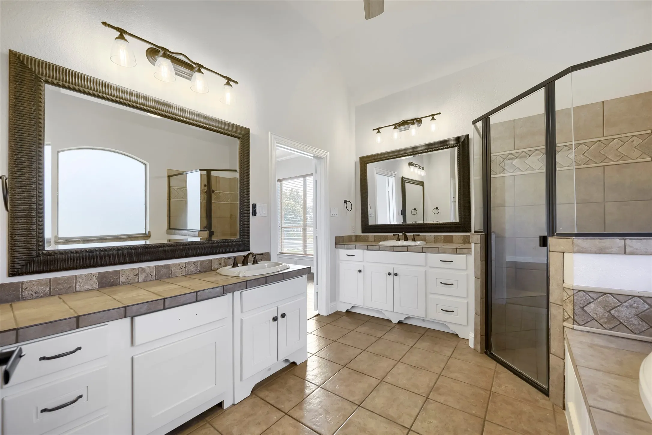 Single Family Residence For Sale in Tarrant County , 1501 Willow Tree Drive, Fort Worth, Texas 76052, 4 Bedroom, 4 Bathroom, 3 Garage spaces, 3,900 Sqft, built in 2004, mls#21345613, Real Estate Agent in Fort Worth, Homes For Sale in Tarrant county, Homes For Sale in Fort Worth, Realtor in Fort Worth Texas, Real Estate Brokerage Independent Realty Texas, Luminita Cordes Realtor