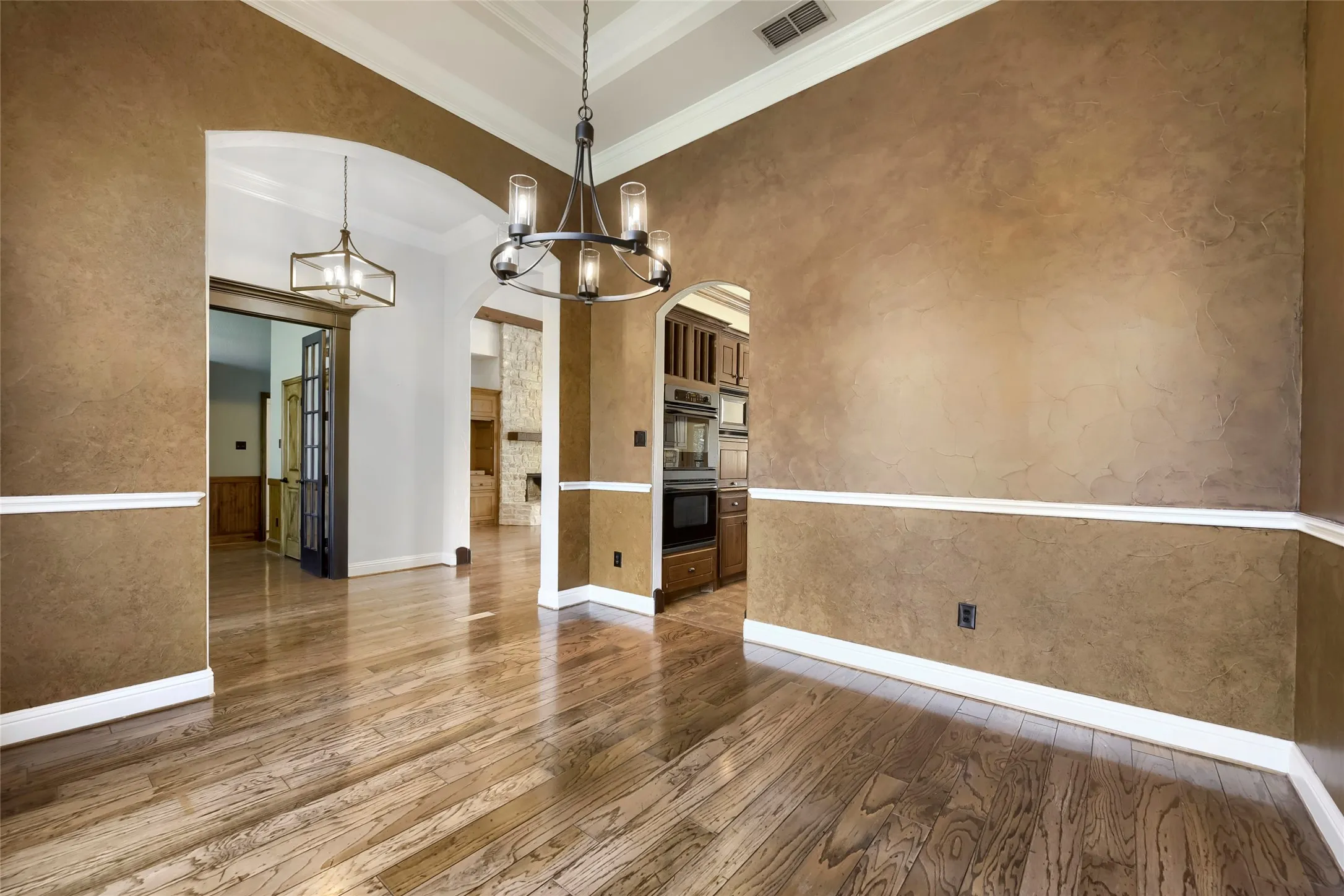 Single Family Residence For Sale in Tarrant County , 1501 Willow Tree Drive, Fort Worth, Texas 76052, 4 Bedroom, 4 Bathroom, 3 Garage spaces, 3,900 Sqft, built in 2004, mls#21345613, Real Estate Agent in Fort Worth, Homes For Sale in Tarrant county, Homes For Sale in Fort Worth, Realtor in Fort Worth Texas, Real Estate Brokerage Independent Realty Texas, Luminita Cordes Realtor