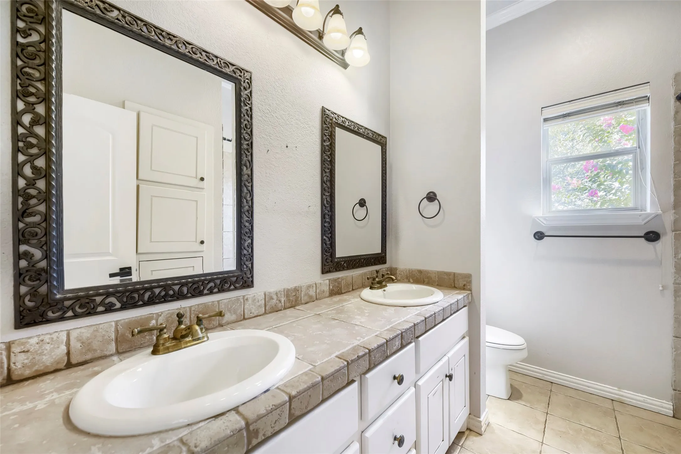 Single Family Residence For Sale in Tarrant County , 1501 Willow Tree Drive, Fort Worth, Texas 76052, 4 Bedroom, 4 Bathroom, 3 Garage spaces, 3,900 Sqft, built in 2004, mls#21345613, Real Estate Agent in Fort Worth, Homes For Sale in Tarrant county, Homes For Sale in Fort Worth, Realtor in Fort Worth Texas, Real Estate Brokerage Independent Realty Texas, Luminita Cordes Realtor