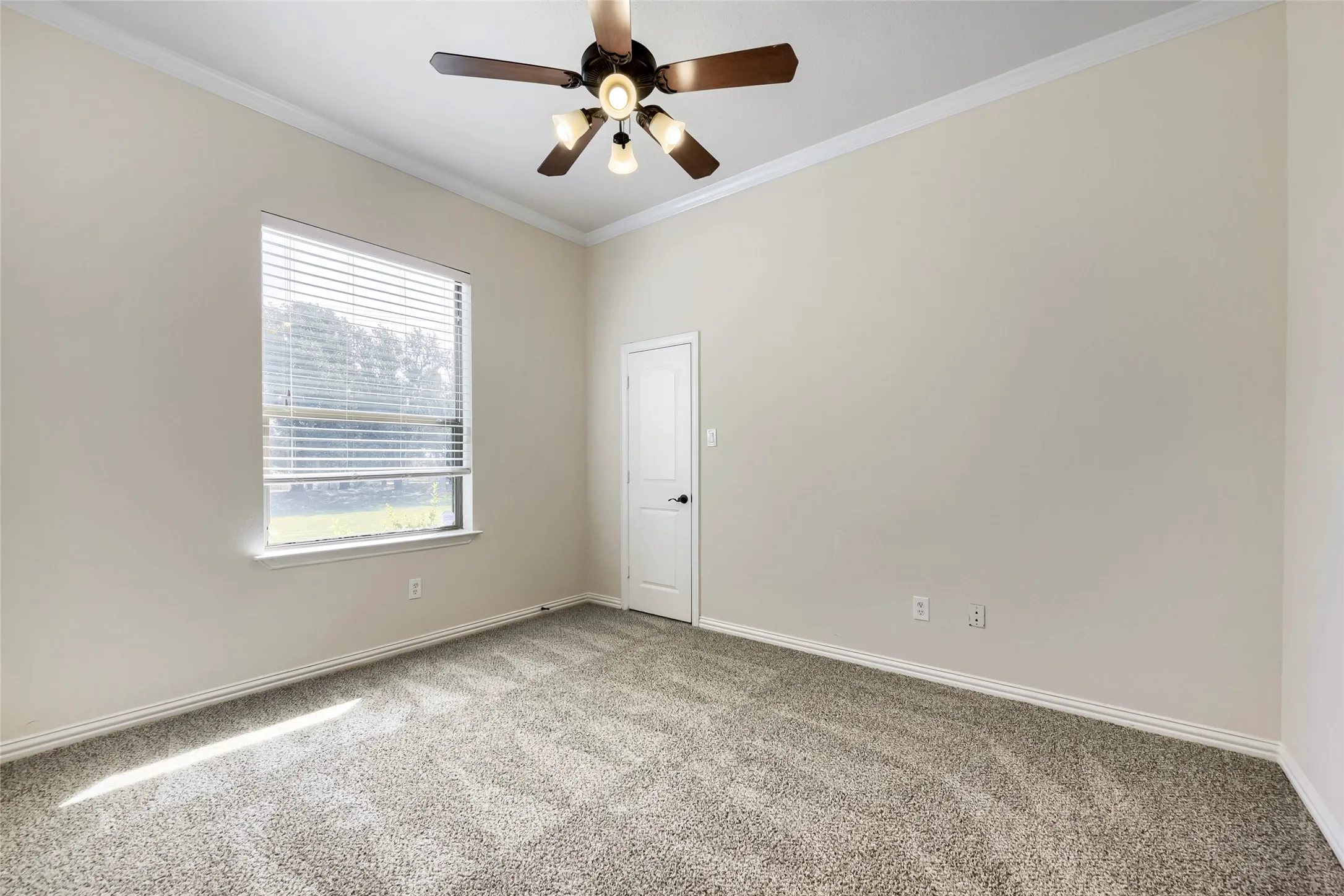 Single Family Residence For Sale in Tarrant County , 1501 Willow Tree Drive, Fort Worth, Texas 76052, 4 Bedroom, 4 Bathroom, 3 Garage spaces, 3,900 Sqft, built in 2004, mls#21345613, Real Estate Agent in Fort Worth, Homes For Sale in Tarrant county, Homes For Sale in Fort Worth, Realtor in Fort Worth Texas, Real Estate Brokerage Independent Realty Texas, Luminita Cordes Realtor