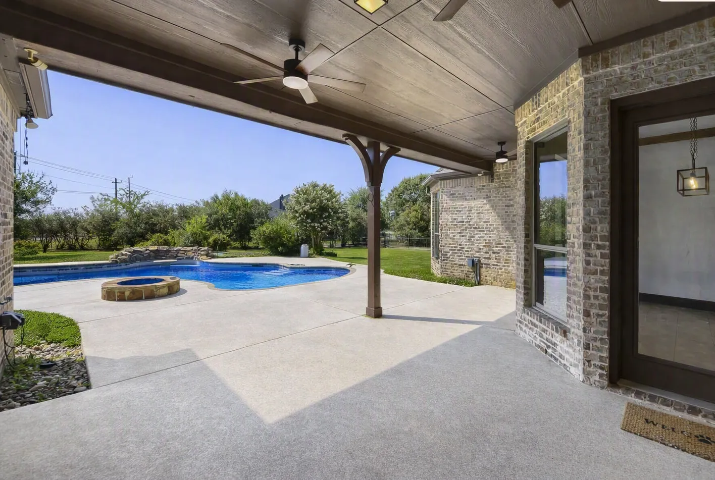 Single Family Residence For Sale in Tarrant County , 1501 Willow Tree Drive, Fort Worth, Texas 76052, 4 Bedroom, 4 Bathroom, 3 Garage spaces, 3,900 Sqft, built in 2004, mls#21345613, Real Estate Agent in Fort Worth, Homes For Sale in Tarrant county, Homes For Sale in Fort Worth, Realtor in Fort Worth Texas, Real Estate Brokerage Independent Realty Texas, Luminita Cordes Realtor