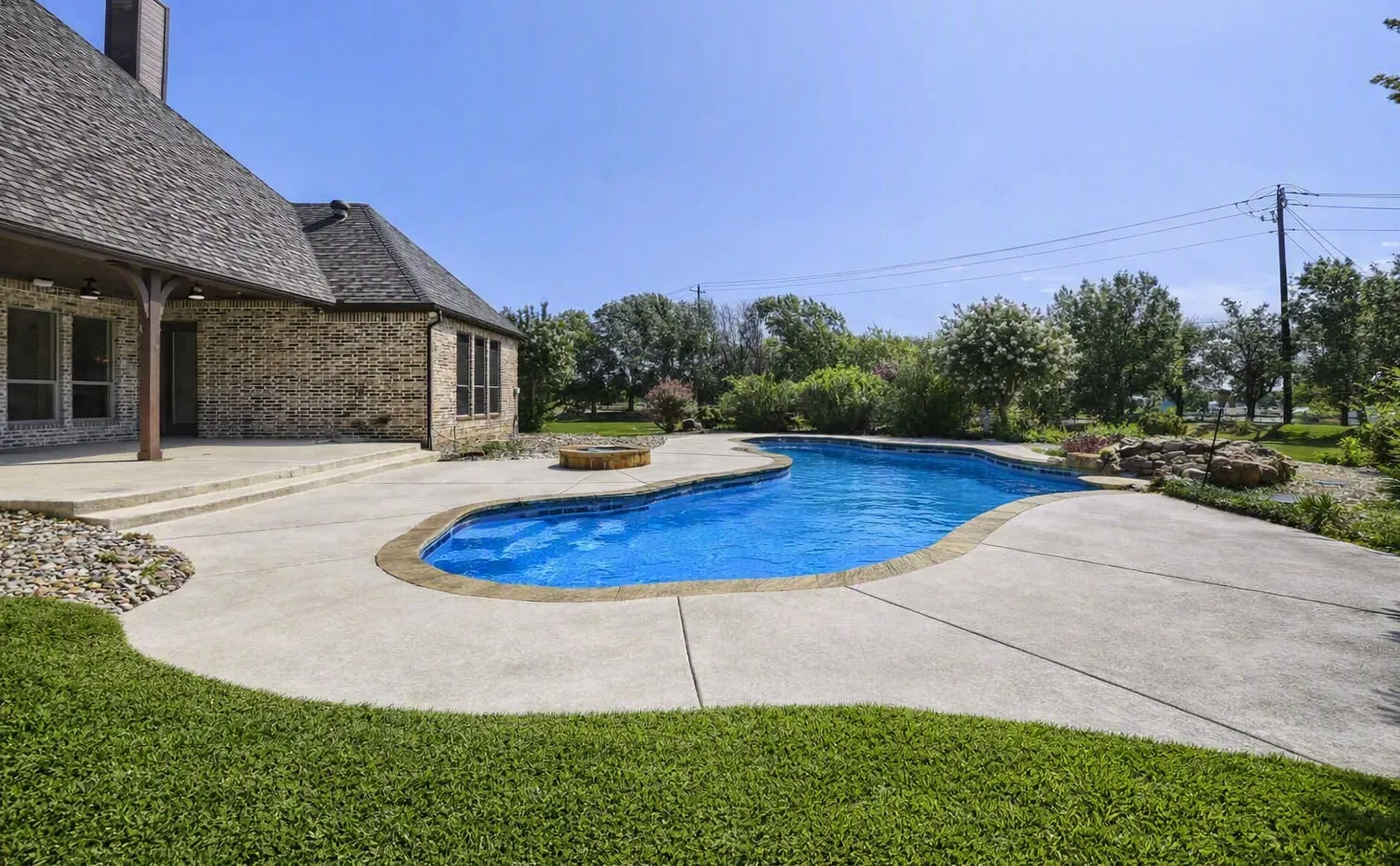 Single Family Residence For Sale in Tarrant County , 1501 Willow Tree Drive, Fort Worth, Texas 76052, 4 Bedroom, 4 Bathroom, 3 Garage spaces, 3,900 Sqft, built in 2004, mls#21345613, Real Estate Agent in Fort Worth, Homes For Sale in Tarrant county, Homes For Sale in Fort Worth, Realtor in Fort Worth Texas, Real Estate Brokerage Independent Realty Texas, Luminita Cordes Realtor