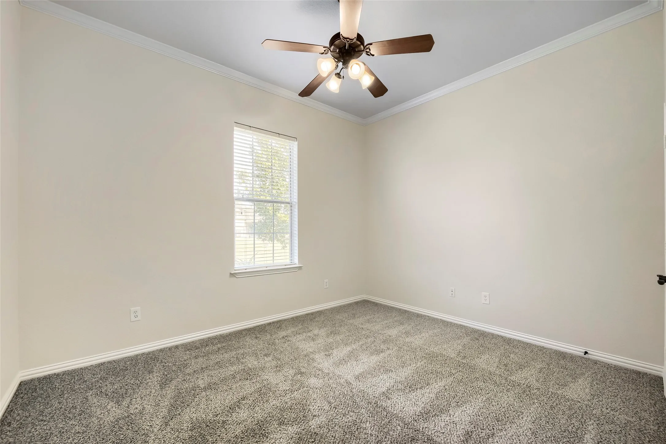 Single Family Residence For Sale in Tarrant County , 1501 Willow Tree Drive, Fort Worth, Texas 76052, 4 Bedroom, 4 Bathroom, 3 Garage spaces, 3,900 Sqft, built in 2004, mls#21345613, Real Estate Agent in Fort Worth, Homes For Sale in Tarrant county, Homes For Sale in Fort Worth, Realtor in Fort Worth Texas, Real Estate Brokerage Independent Realty Texas, Luminita Cordes Realtor
