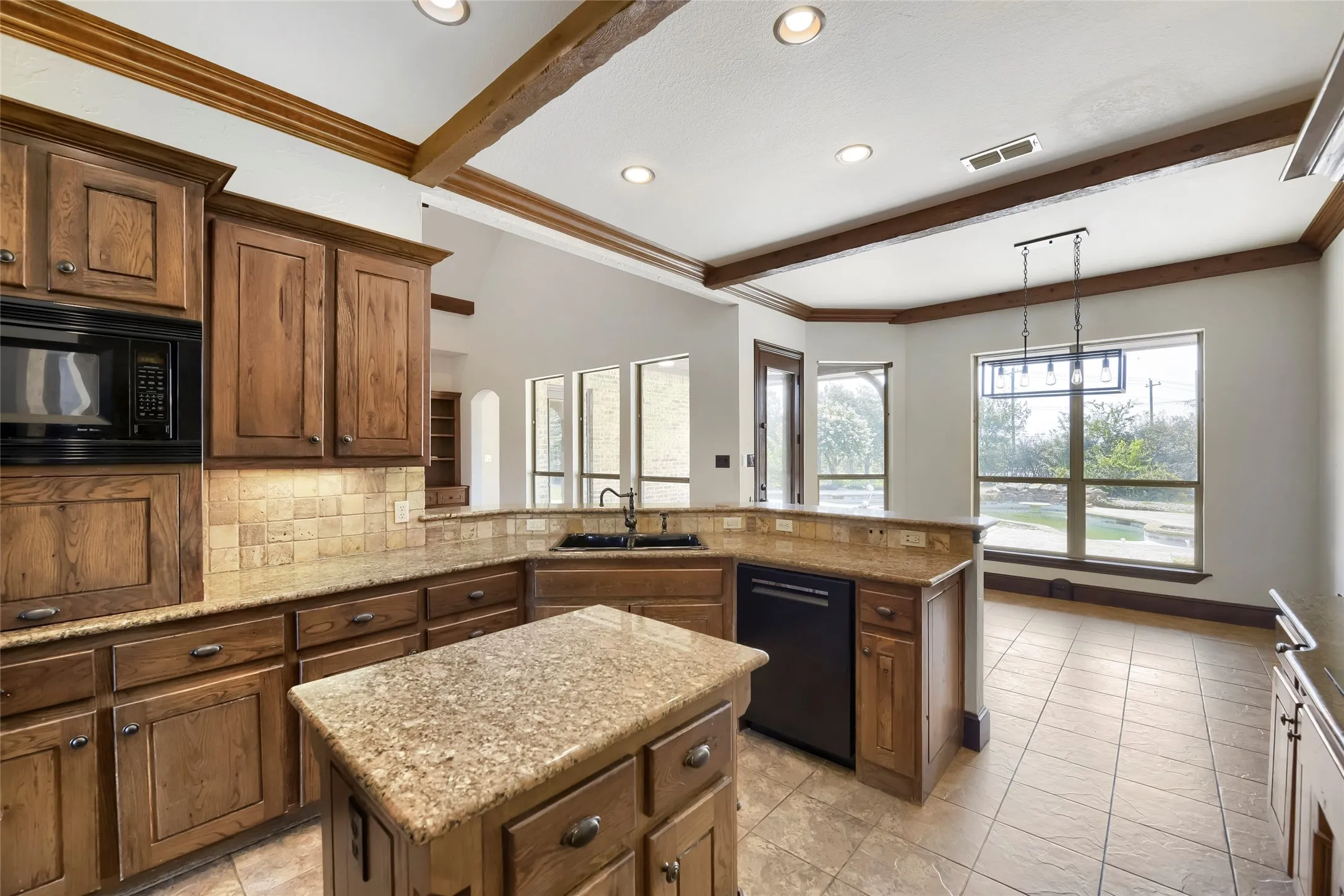 Single Family Residence For Sale in Tarrant County , 1501 Willow Tree Drive, Fort Worth, Texas 76052, 4 Bedroom, 4 Bathroom, 3 Garage spaces, 3,900 Sqft, built in 2004, mls#21345613, Real Estate Agent in Fort Worth, Homes For Sale in Tarrant county, Homes For Sale in Fort Worth, Realtor in Fort Worth Texas, Real Estate Brokerage Independent Realty Texas, Luminita Cordes Realtor