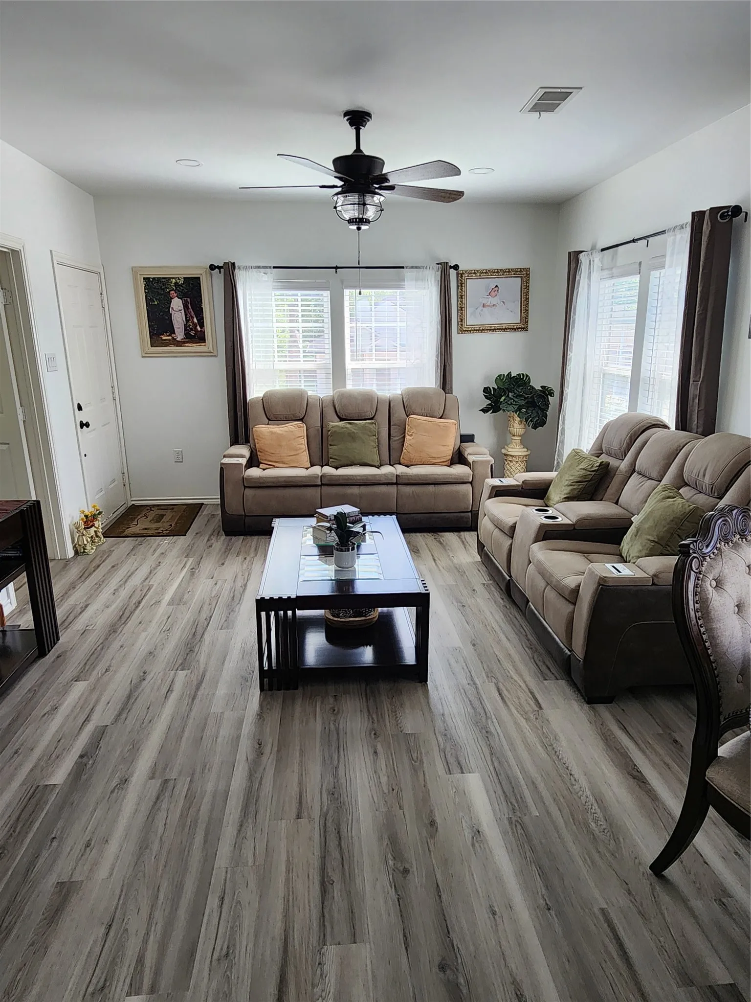 Single Family Residence For Sale in Ellis County , 607 Dr Martin Luther King Jr Boulevard, Waxahachie, Texas 75165, 3 Bedrooms, 2 Bathrooms, Garage spaces, 1,204 Sqft, built in 1920, Price $295,000, mls#21346533, Real Estate Agent in Waxahachie, Homes For Sale in Ellis county, Homes For Sale in Waxahachie, Realtor in Waxahachie Texas, Real Estate Brokerage Independent Realty Texas, Luminita Cordes Realtor