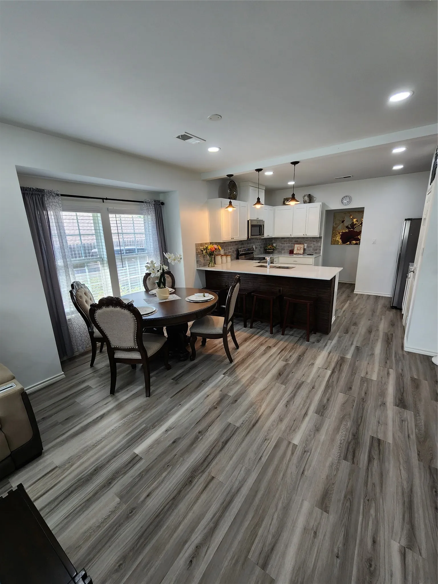 Single Family Residence For Sale in Ellis County , 607 Dr Martin Luther King Jr Boulevard, Waxahachie, Texas 75165, 3 Bedrooms, 2 Bathrooms, Garage spaces, 1,204 Sqft, built in 1920, Price $295,000, mls#21346533, Real Estate Agent in Waxahachie, Homes For Sale in Ellis county, Homes For Sale in Waxahachie, Realtor in Waxahachie Texas, Real Estate Brokerage Independent Realty Texas, Luminita Cordes Realtor