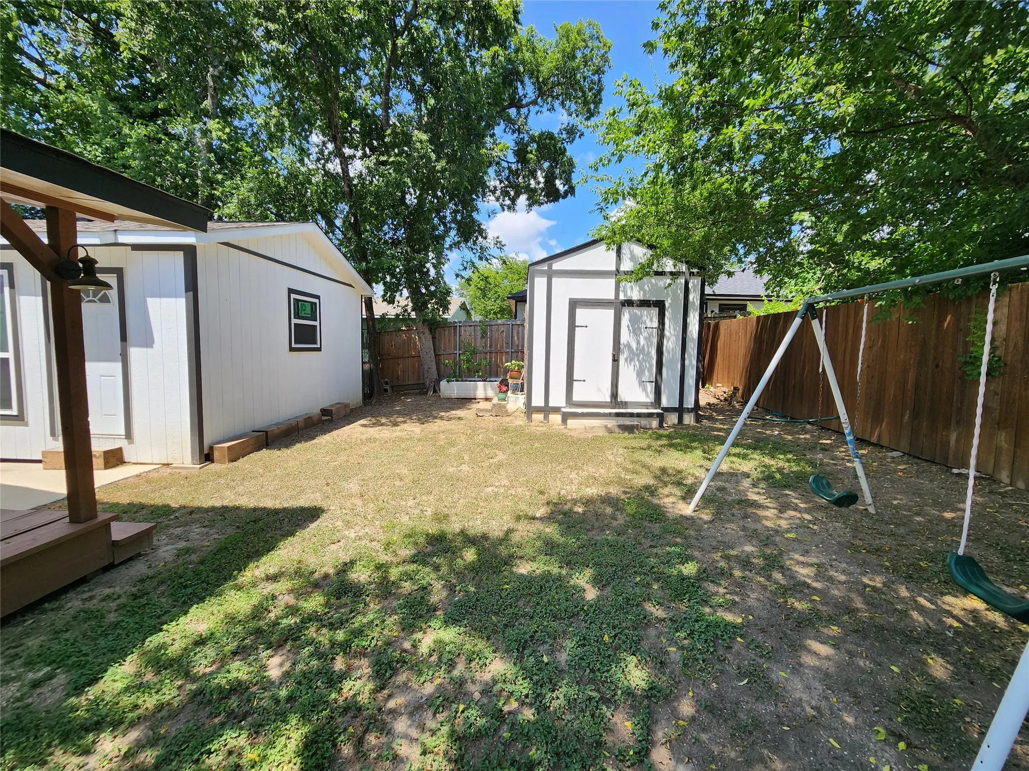 Single Family Residence For Sale in Ellis County , 607 Dr Martin Luther King Jr Boulevard, Waxahachie, Texas 75165, 3 Bedrooms, 2 Bathrooms, Garage spaces, 1,204 Sqft, built in 1920, Price $295,000, mls#21346533, Real Estate Agent in Waxahachie, Homes For Sale in Ellis county, Homes For Sale in Waxahachie, Realtor in Waxahachie Texas, Real Estate Brokerage Independent Realty Texas, Luminita Cordes Realtor