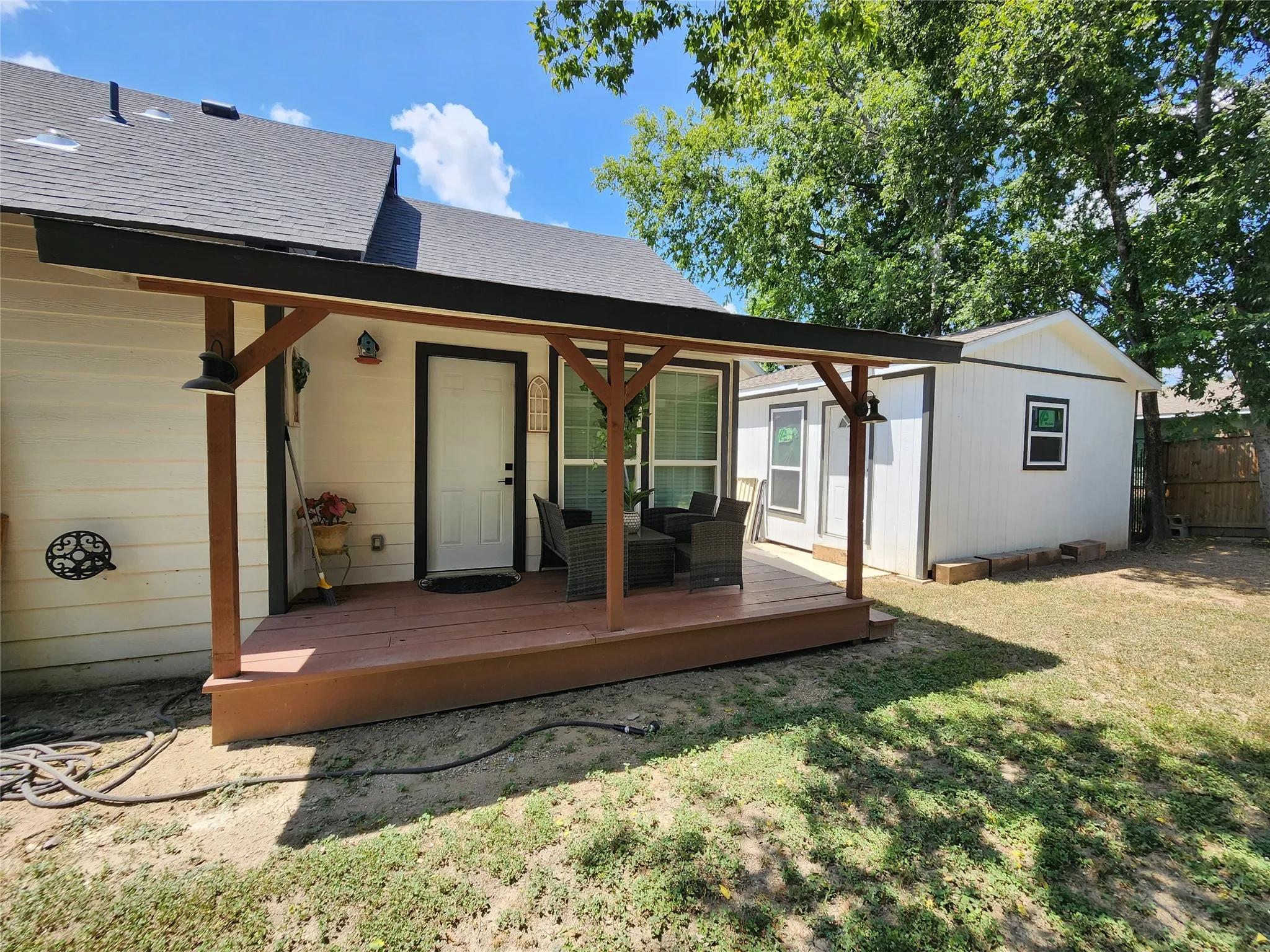 Single Family Residence For Sale in Ellis County , 607 Dr Martin Luther King Jr Boulevard, Waxahachie, Texas 75165, 3 Bedrooms, 2 Bathrooms, Garage spaces, 1,204 Sqft, built in 1920, Price $295,000, mls#21346533, Real Estate Agent in Waxahachie, Homes For Sale in Ellis county, Homes For Sale in Waxahachie, Realtor in Waxahachie Texas, Real Estate Brokerage Independent Realty Texas, Luminita Cordes Realtor