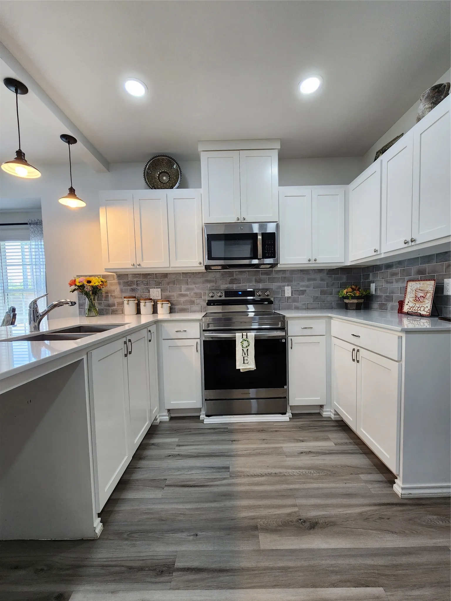 Single Family Residence For Sale in Ellis County , 607 Dr Martin Luther King Jr Boulevard, Waxahachie, Texas 75165, 3 Bedrooms, 2 Bathrooms, Garage spaces, 1,204 Sqft, built in 1920, Price $295,000, mls#21346533, Real Estate Agent in Waxahachie, Homes For Sale in Ellis county, Homes For Sale in Waxahachie, Realtor in Waxahachie Texas, Real Estate Brokerage Independent Realty Texas, Luminita Cordes Realtor