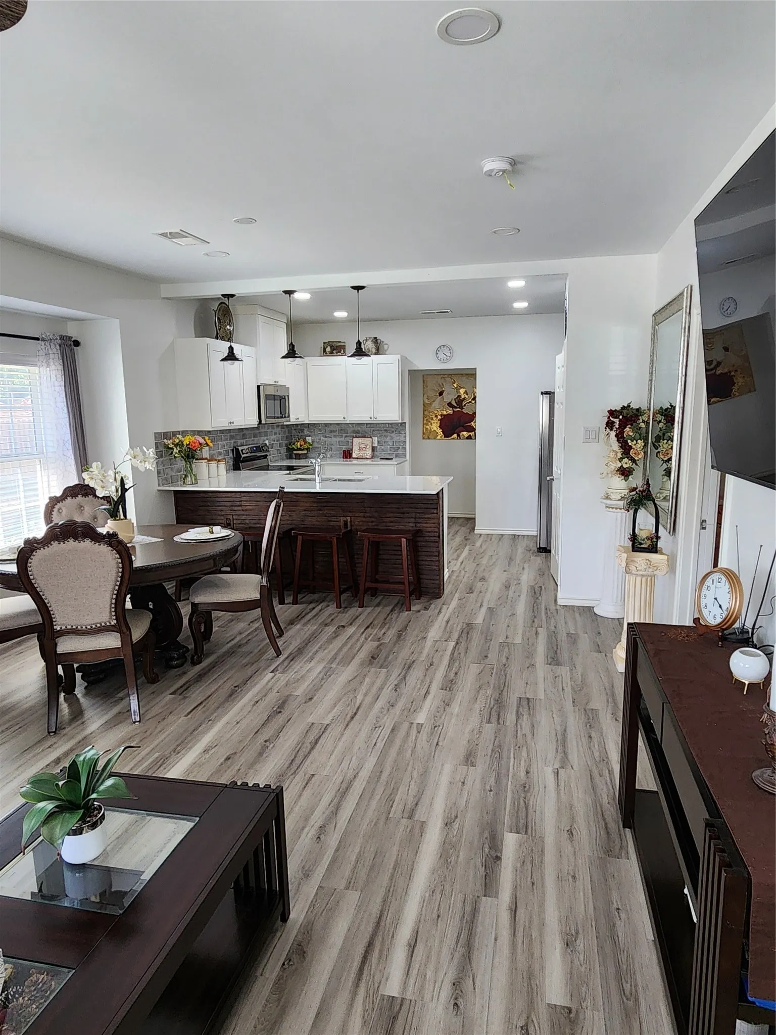 Single Family Residence For Sale in Ellis County , 607 Dr Martin Luther King Jr Boulevard, Waxahachie, Texas 75165, 3 Bedrooms, 2 Bathrooms, Garage spaces, 1,204 Sqft, built in 1920, Price $295,000, mls#21346533, Real Estate Agent in Waxahachie, Homes For Sale in Ellis county, Homes For Sale in Waxahachie, Realtor in Waxahachie Texas, Real Estate Brokerage Independent Realty Texas, Luminita Cordes Realtor