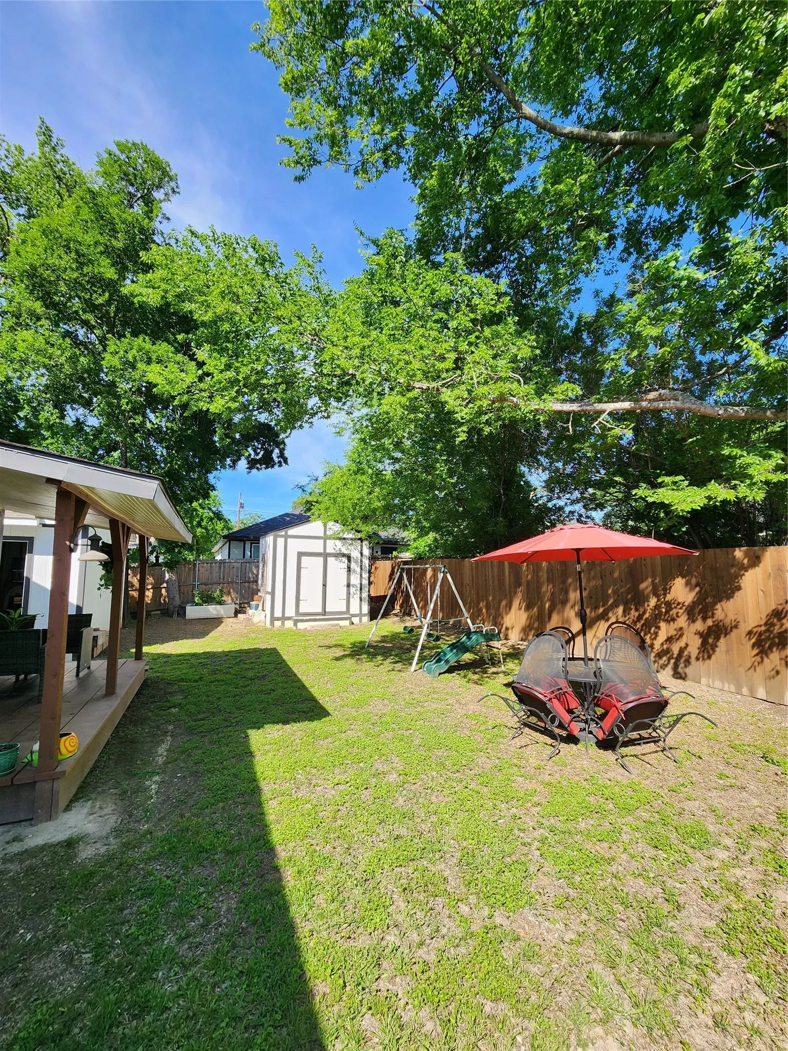 Single Family Residence For Sale in Ellis County , 607 Dr Martin Luther King Jr Boulevard, Waxahachie, Texas 75165, 3 Bedrooms, 2 Bathrooms, Garage spaces, 1,204 Sqft, built in 1920, Price $295,000, mls#21346533, Real Estate Agent in Waxahachie, Homes For Sale in Ellis county, Homes For Sale in Waxahachie, Realtor in Waxahachie Texas, Real Estate Brokerage Independent Realty Texas, Luminita Cordes Realtor