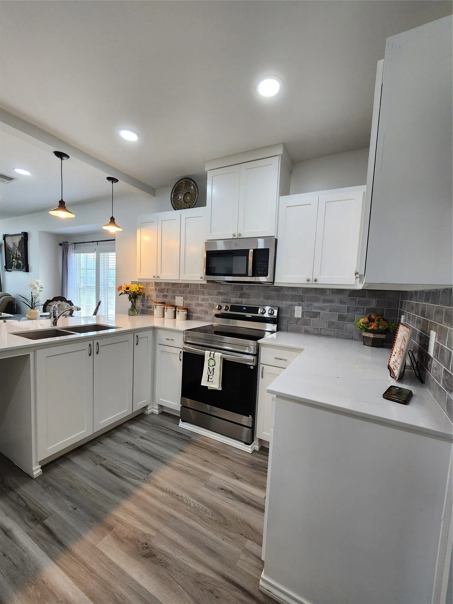 Single Family Residence For Sale in Ellis County , 607 Dr Martin Luther King Jr Boulevard, Waxahachie, Texas 75165, 3 Bedrooms, 2 Bathrooms, Garage spaces, 1,204 Sqft, built in 1920, Price $295,000, mls#21346533, Real Estate Agent in Waxahachie, Homes For Sale in Ellis county, Homes For Sale in Waxahachie, Realtor in Waxahachie Texas, Real Estate Brokerage Independent Realty Texas, Luminita Cordes Realtor