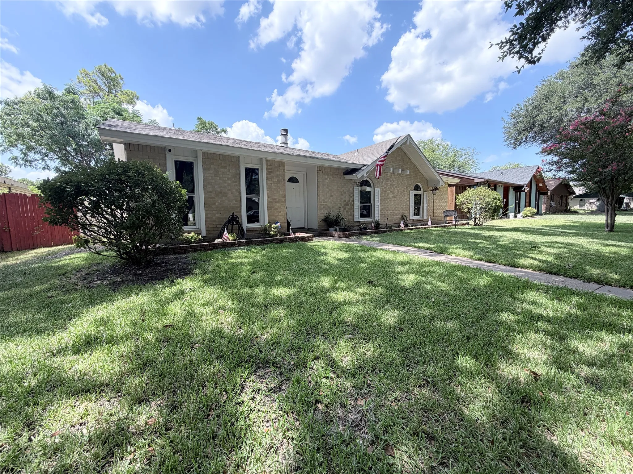 Single Family Residence For Rent in Dallas County , 407 Ivy Way, Garland, Texas 75043, 4 Bedroom, 2 Bathroom, Garage spaces, 1,864 Sqft, built in 1974, mls#21347400, Real Estate Agent in Garland, Homes For Rent in Dallas county, Homes For Rent in Garland, Realtor in Garland Texas, Real Estate Brokerage Independent Realty Texas, Luminita Cordes Realtor