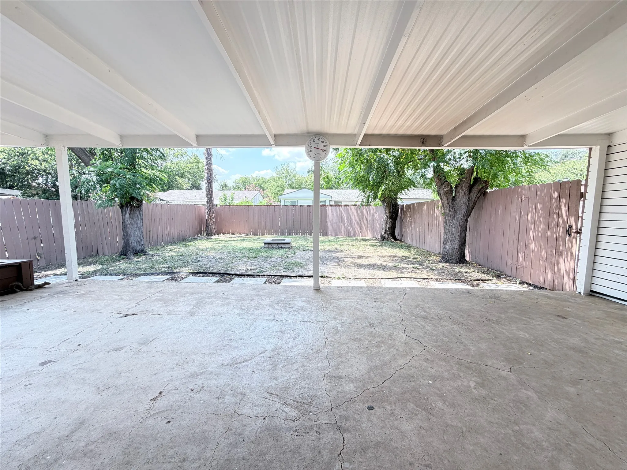 Single Family Residence For Rent in Dallas County , 407 Ivy Way, Garland, Texas 75043, 4 Bedroom, 2 Bathroom, Garage spaces, 1,864 Sqft, built in 1974, mls#21347400, Real Estate Agent in Garland, Homes For Rent in Dallas county, Homes For Rent in Garland, Realtor in Garland Texas, Real Estate Brokerage Independent Realty Texas, Luminita Cordes Realtor