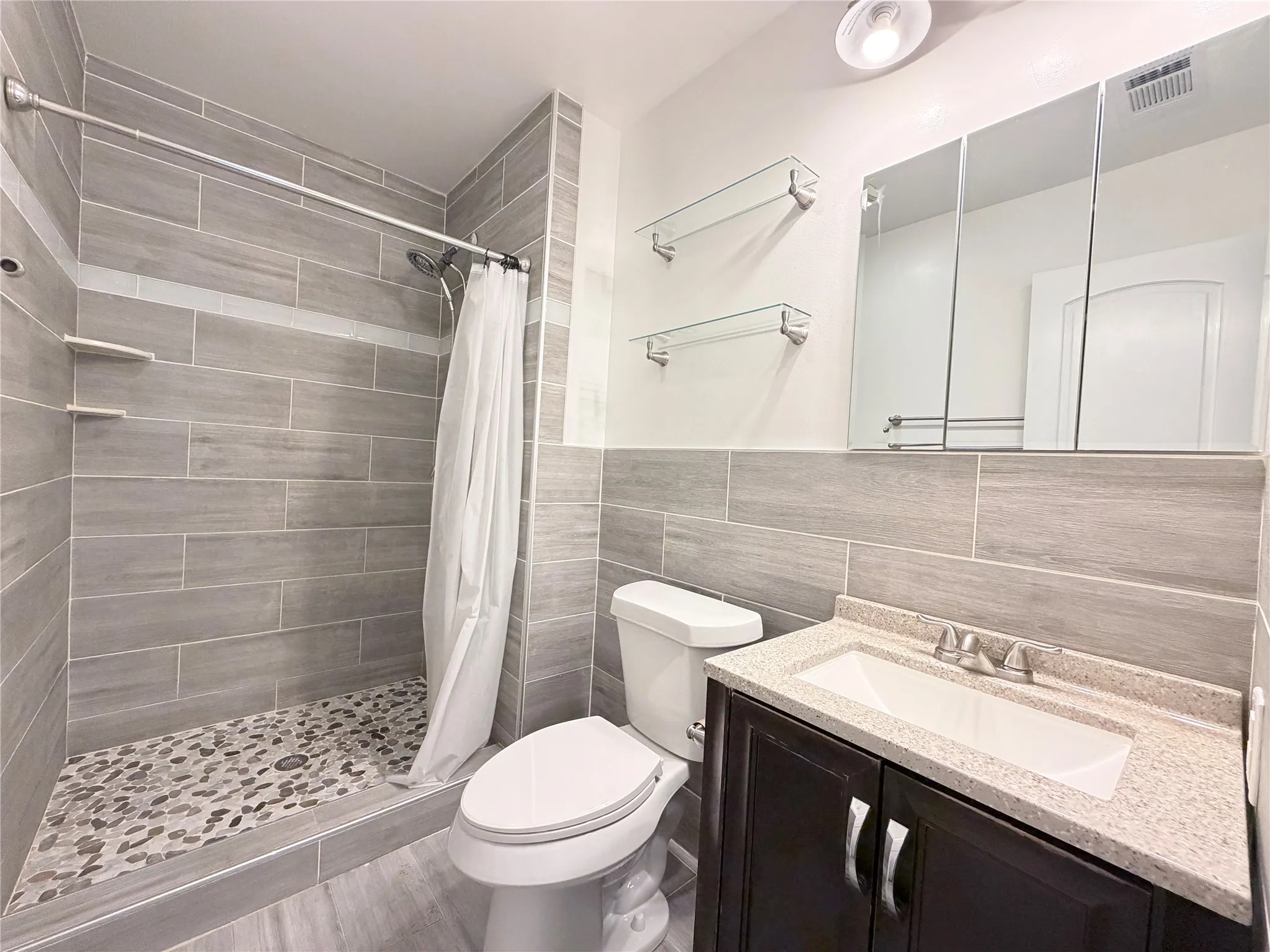 Single Family Residence For Rent in Dallas County , 407 Ivy Way, Garland, Texas 75043, 4 Bedroom, 2 Bathroom, Garage spaces, 1,864 Sqft, built in 1974, mls#21347400, Real Estate Agent in Garland, Homes For Rent in Dallas county, Homes For Rent in Garland, Realtor in Garland Texas, Real Estate Brokerage Independent Realty Texas, Luminita Cordes Realtor