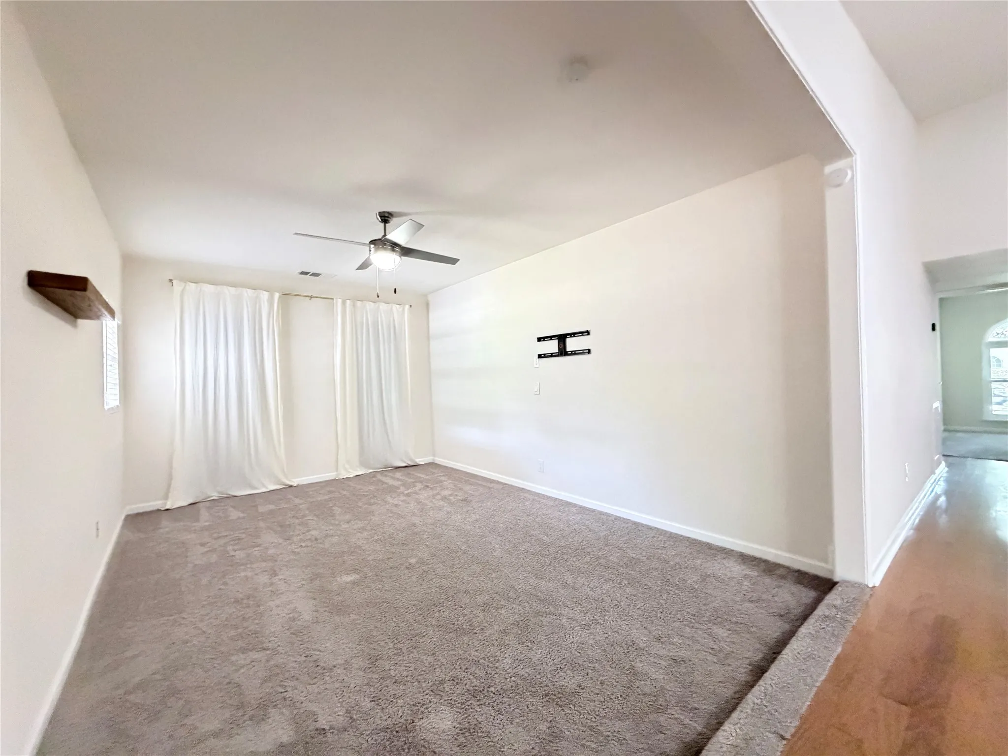 Single Family Residence For Rent in Dallas County , 407 Ivy Way, Garland, Texas 75043, 4 Bedroom, 2 Bathroom, Garage spaces, 1,864 Sqft, built in 1974, mls#21347400, Real Estate Agent in Garland, Homes For Rent in Dallas county, Homes For Rent in Garland, Realtor in Garland Texas, Real Estate Brokerage Independent Realty Texas, Luminita Cordes Realtor