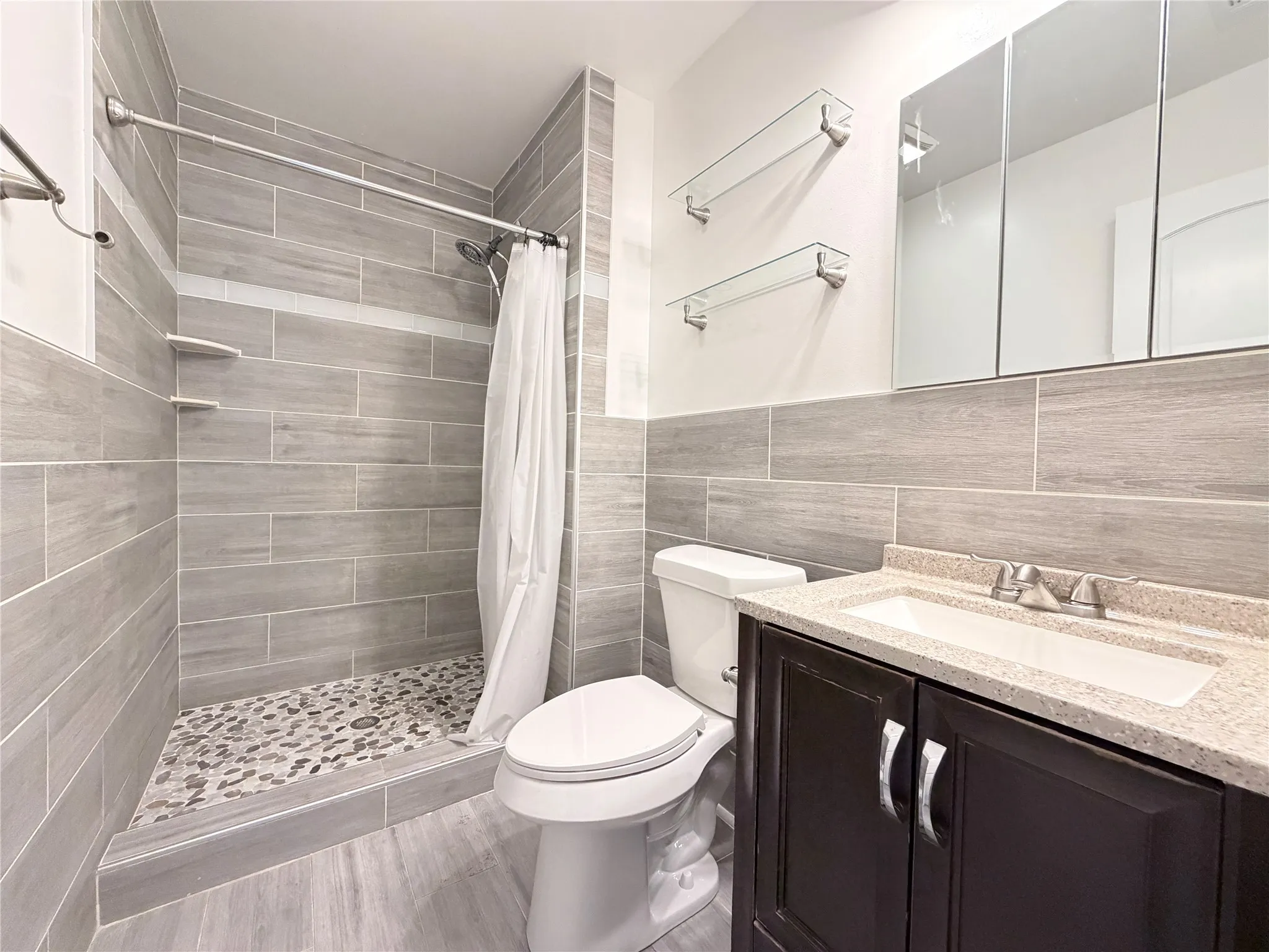 Single Family Residence For Rent in Dallas County , 407 Ivy Way, Garland, Texas 75043, 4 Bedroom, 2 Bathroom, Garage spaces, 1,864 Sqft, built in 1974, mls#21347400, Real Estate Agent in Garland, Homes For Rent in Dallas county, Homes For Rent in Garland, Realtor in Garland Texas, Real Estate Brokerage Independent Realty Texas, Luminita Cordes Realtor