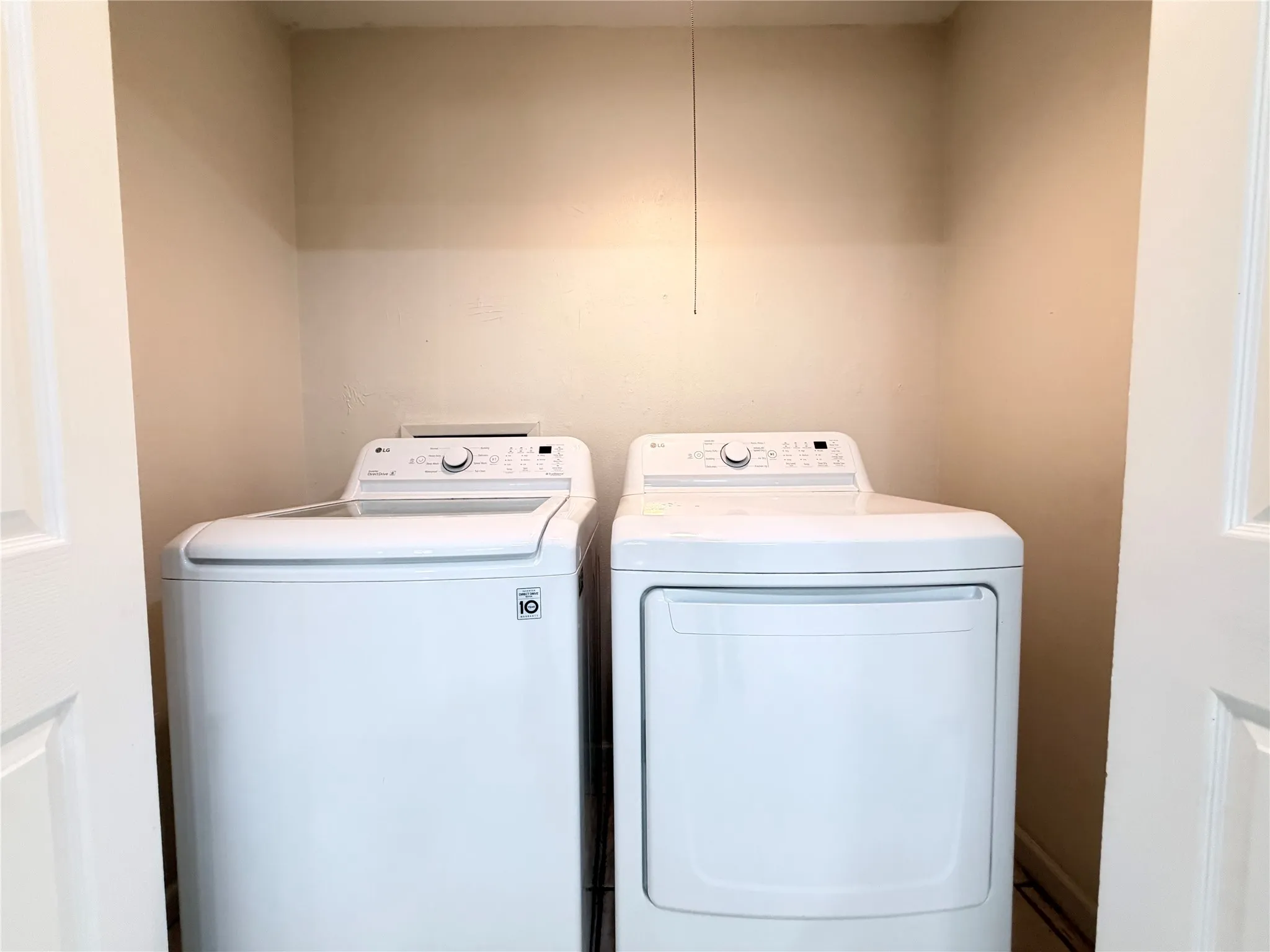 Single Family Residence For Rent in Dallas County , 407 Ivy Way, Garland, Texas 75043, 4 Bedroom, 2 Bathroom, Garage spaces, 1,864 Sqft, built in 1974, mls#21347400, Real Estate Agent in Garland, Homes For Rent in Dallas county, Homes For Rent in Garland, Realtor in Garland Texas, Real Estate Brokerage Independent Realty Texas, Luminita Cordes Realtor