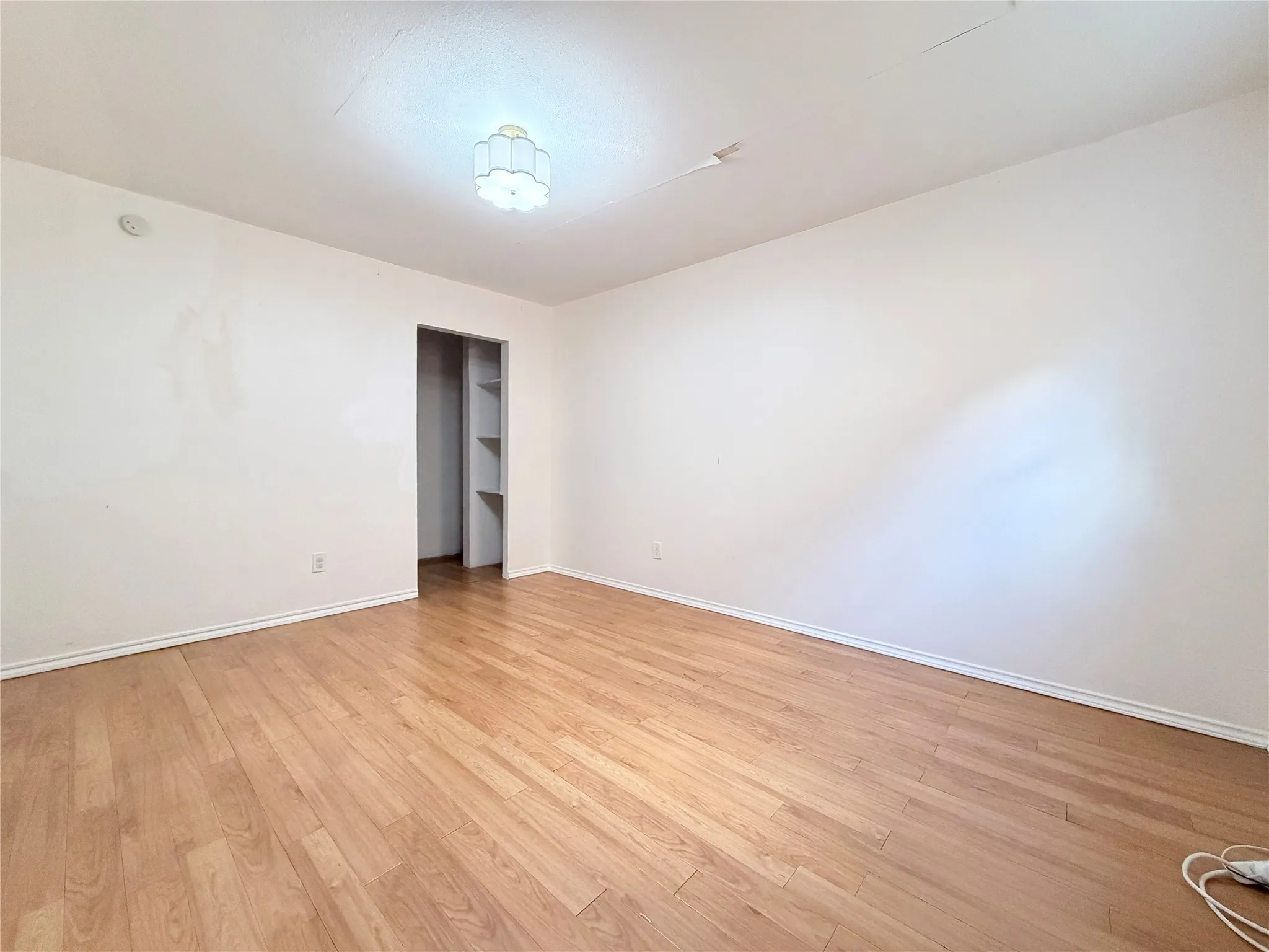 Single Family Residence For Rent in Dallas County , 407 Ivy Way, Garland, Texas 75043, 4 Bedroom, 2 Bathroom, Garage spaces, 1,864 Sqft, built in 1974, mls#21347400, Real Estate Agent in Garland, Homes For Rent in Dallas county, Homes For Rent in Garland, Realtor in Garland Texas, Real Estate Brokerage Independent Realty Texas, Luminita Cordes Realtor