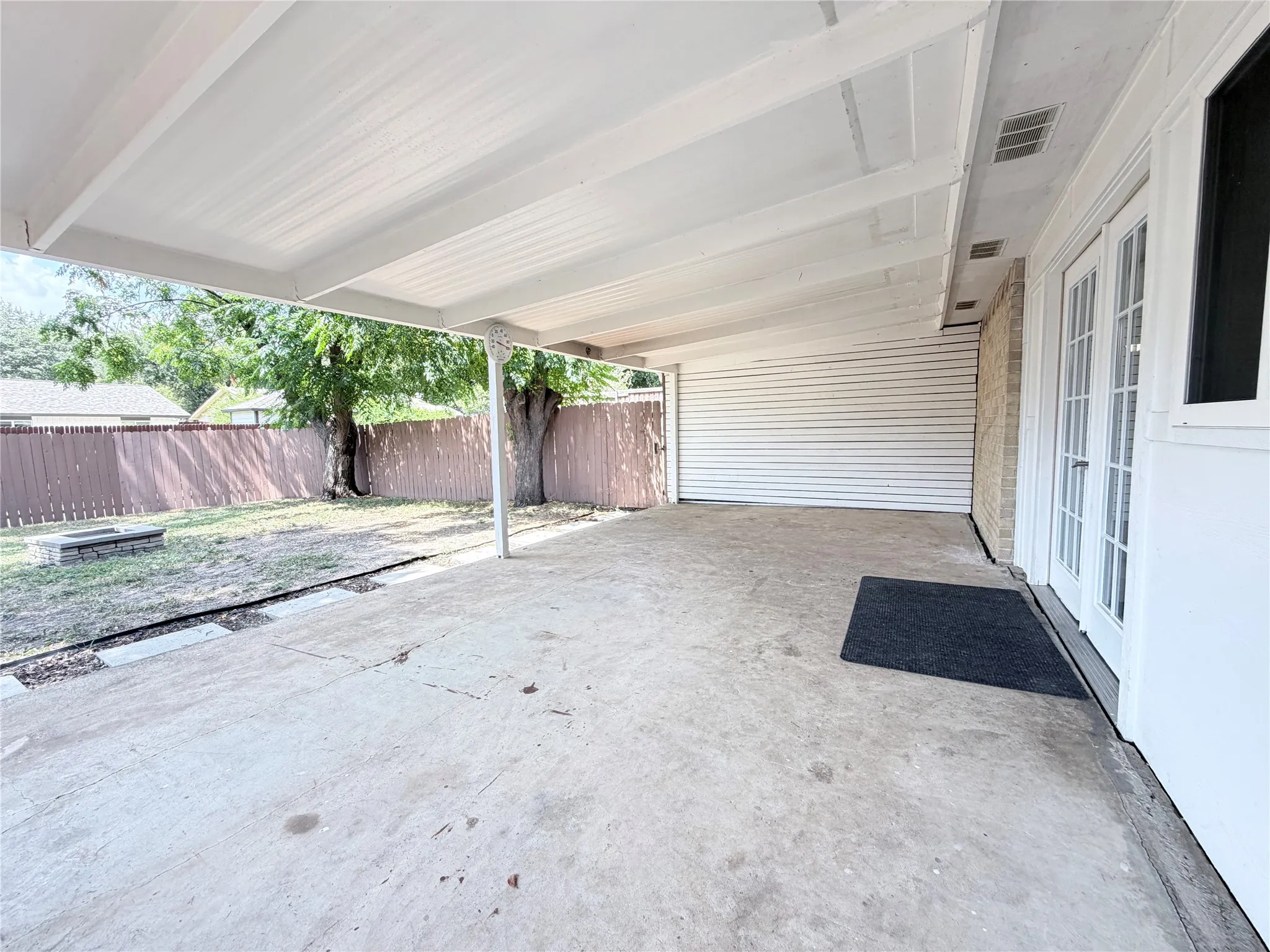 Single Family Residence For Rent in Dallas County , 407 Ivy Way, Garland, Texas 75043, 4 Bedroom, 2 Bathroom, Garage spaces, 1,864 Sqft, built in 1974, mls#21347400, Real Estate Agent in Garland, Homes For Rent in Dallas county, Homes For Rent in Garland, Realtor in Garland Texas, Real Estate Brokerage Independent Realty Texas, Luminita Cordes Realtor
