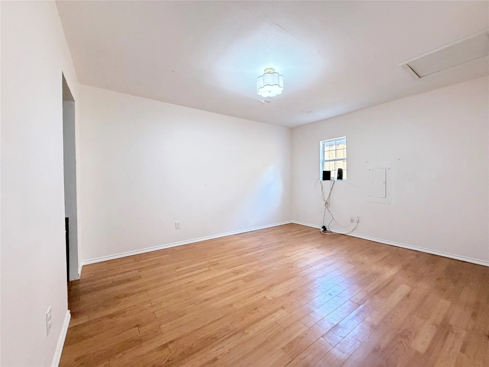 Single Family Residence For Rent in Dallas County , 407 Ivy Way, Garland, Texas 75043, 4 Bedroom, 2 Bathroom, Garage spaces, 1,864 Sqft, built in 1974, mls#21347400, Real Estate Agent in Garland, Homes For Rent in Dallas county, Homes For Rent in Garland, Realtor in Garland Texas, Real Estate Brokerage Independent Realty Texas, Luminita Cordes Realtor
