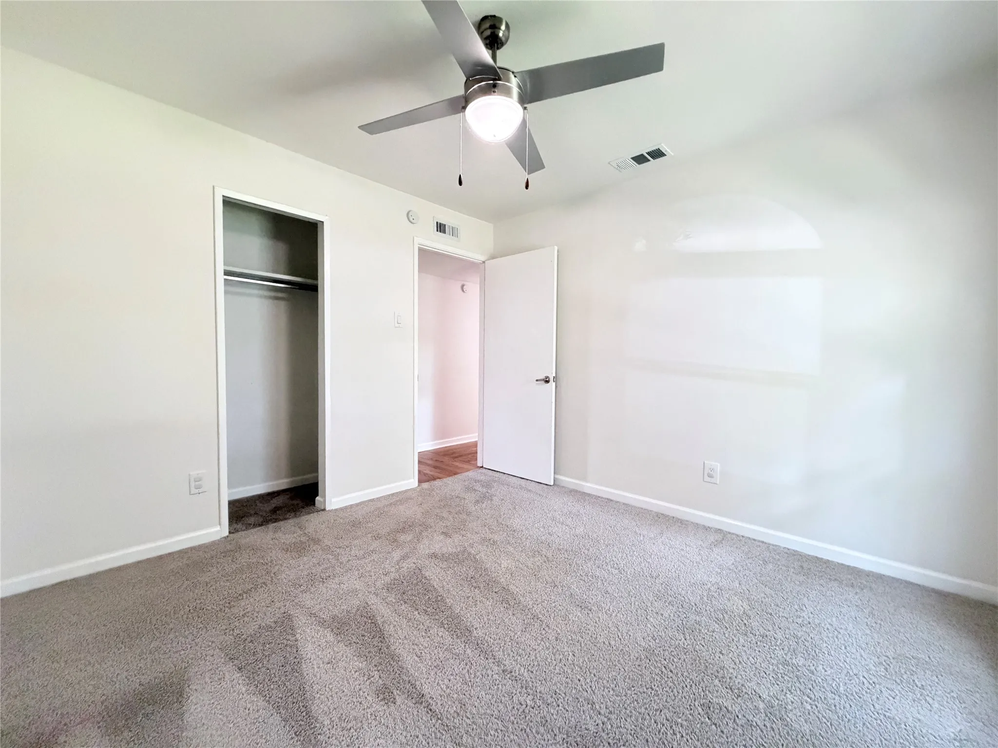 Single Family Residence For Rent in Dallas County , 407 Ivy Way, Garland, Texas 75043, 4 Bedroom, 2 Bathroom, Garage spaces, 1,864 Sqft, built in 1974, mls#21347400, Real Estate Agent in Garland, Homes For Rent in Dallas county, Homes For Rent in Garland, Realtor in Garland Texas, Real Estate Brokerage Independent Realty Texas, Luminita Cordes Realtor