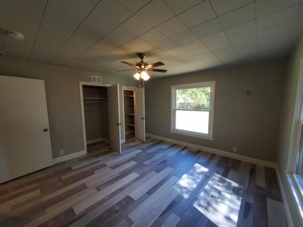 Single Family Residence For Rent in Fannin County , 503 E 13th Street, Bonham, Texas 75418, 4 Bedroom, 3 Bathroom, 2 Garage spaces, 2,700 Sqft, built in 1950, mls#21345420, Real Estate Agent in Bonham, Homes For Rent in Fannin county, Homes For Rent in Bonham, Realtor in Bonham Texas, Real Estate Brokerage Independent Realty Texas, Luminita Cordes Realtor