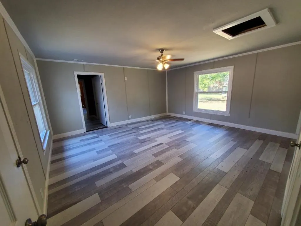 Single Family Residence For Rent in Fannin County , 503 E 13th Street, Bonham, Texas 75418, 4 Bedroom, 3 Bathroom, 2 Garage spaces, 2,700 Sqft, built in 1950, mls#21345420, Real Estate Agent in Bonham, Homes For Rent in Fannin county, Homes For Rent in Bonham, Realtor in Bonham Texas, Real Estate Brokerage Independent Realty Texas, Luminita Cordes Realtor