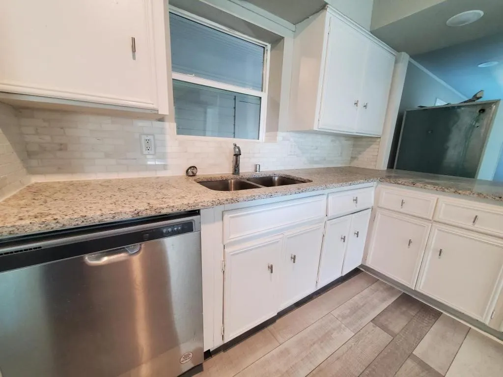 Single Family Residence For Rent in Fannin County , 503 E 13th Street, Bonham, Texas 75418, 4 Bedroom, 3 Bathroom, 2 Garage spaces, 2,700 Sqft, built in 1950, mls#21345420, Real Estate Agent in Bonham, Homes For Rent in Fannin county, Homes For Rent in Bonham, Realtor in Bonham Texas, Real Estate Brokerage Independent Realty Texas, Luminita Cordes Realtor