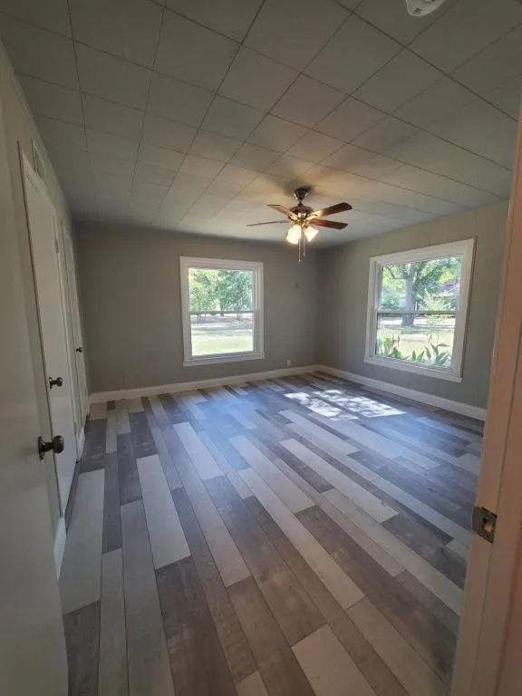 Single Family Residence For Rent in Fannin County , 503 E 13th Street, Bonham, Texas 75418, 4 Bedroom, 3 Bathroom, 2 Garage spaces, 2,700 Sqft, built in 1950, mls#21345420, Real Estate Agent in Bonham, Homes For Rent in Fannin county, Homes For Rent in Bonham, Realtor in Bonham Texas, Real Estate Brokerage Independent Realty Texas, Luminita Cordes Realtor