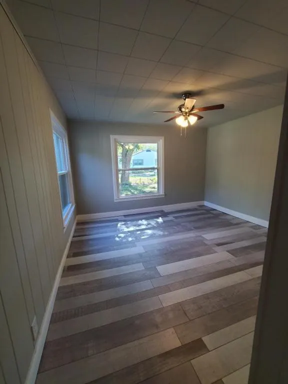 Single Family Residence For Rent in Fannin County , 503 E 13th Street, Bonham, Texas 75418, 4 Bedroom, 3 Bathroom, 2 Garage spaces, 2,700 Sqft, built in 1950, mls#21345420, Real Estate Agent in Bonham, Homes For Rent in Fannin county, Homes For Rent in Bonham, Realtor in Bonham Texas, Real Estate Brokerage Independent Realty Texas, Luminita Cordes Realtor