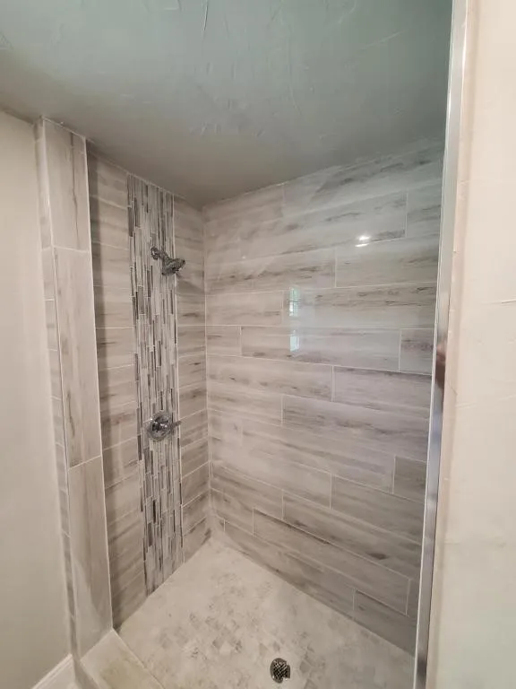 Single Family Residence For Rent in Fannin County , 503 E 13th Street, Bonham, Texas 75418, 4 Bedroom, 3 Bathroom, 2 Garage spaces, 2,700 Sqft, built in 1950, mls#21345420, Real Estate Agent in Bonham, Homes For Rent in Fannin county, Homes For Rent in Bonham, Realtor in Bonham Texas, Real Estate Brokerage Independent Realty Texas, Luminita Cordes Realtor