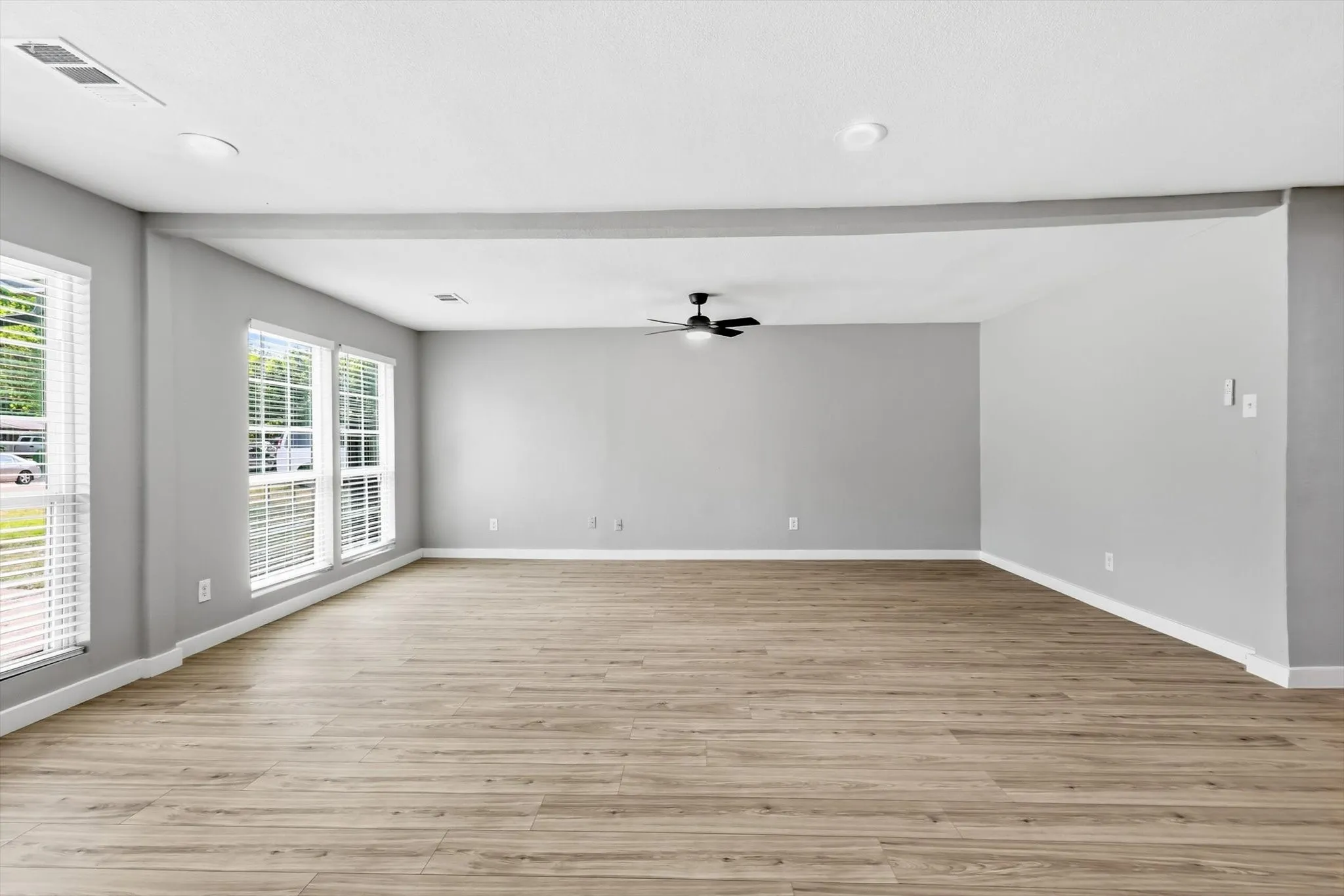 Single Family Residence For Sale in Dallas County , 3107 Millmar Drive, Dallas, Texas 75228, 4 Bedroom, 2 Bathroom, Garage spaces, 1,672 Sqft, built in 1954, mls#21346695, Real Estate Agent in Dallas, Homes For Sale in Dallas county, Homes For Sale in Dallas, Realtor in Dallas Texas, Real Estate Brokerage Independent Realty Texas, Luminita Cordes Realtor