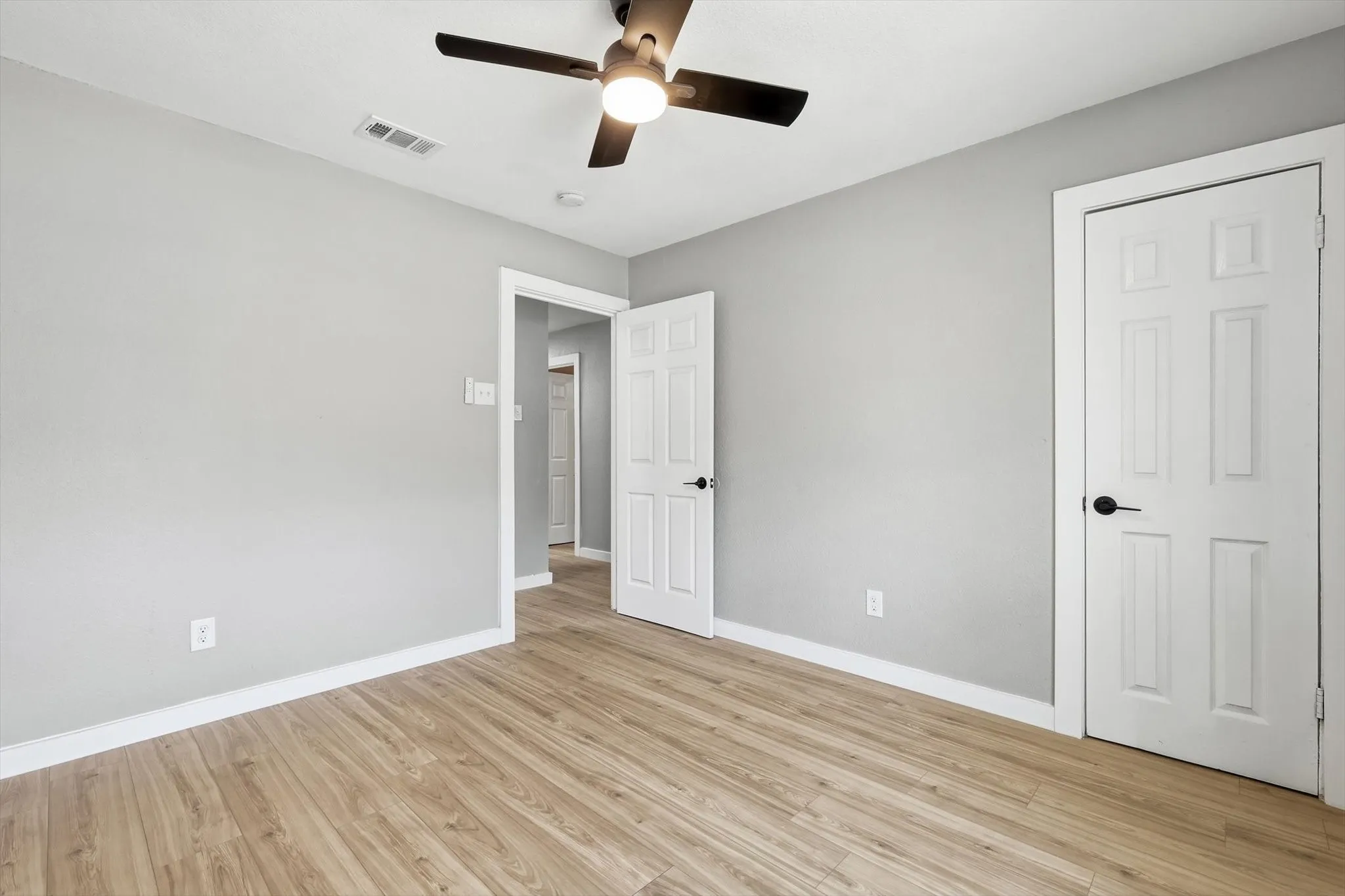 Single Family Residence For Sale in Dallas County , 3107 Millmar Drive, Dallas, Texas 75228, 4 Bedroom, 2 Bathroom, Garage spaces, 1,672 Sqft, built in 1954, mls#21346695, Real Estate Agent in Dallas, Homes For Sale in Dallas county, Homes For Sale in Dallas, Realtor in Dallas Texas, Real Estate Brokerage Independent Realty Texas, Luminita Cordes Realtor