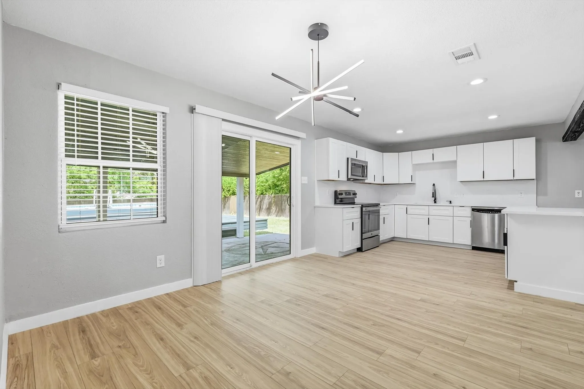 Single Family Residence For Sale in Dallas County , 3107 Millmar Drive, Dallas, Texas 75228, 4 Bedroom, 2 Bathroom, Garage spaces, 1,672 Sqft, built in 1954, mls#21346695, Real Estate Agent in Dallas, Homes For Sale in Dallas county, Homes For Sale in Dallas, Realtor in Dallas Texas, Real Estate Brokerage Independent Realty Texas, Luminita Cordes Realtor