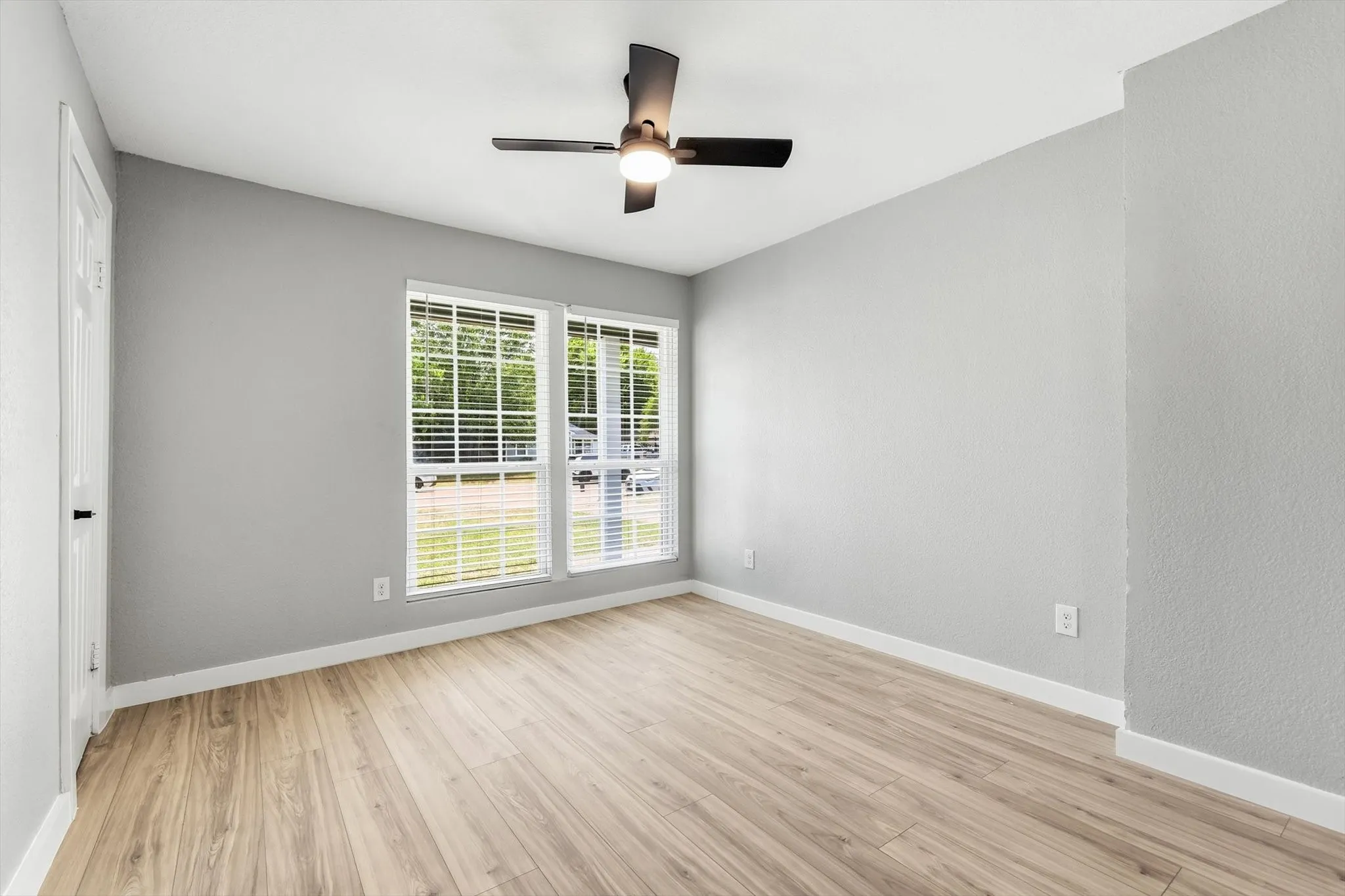 Single Family Residence For Sale in Dallas County , 3107 Millmar Drive, Dallas, Texas 75228, 4 Bedroom, 2 Bathroom, Garage spaces, 1,672 Sqft, built in 1954, mls#21346695, Real Estate Agent in Dallas, Homes For Sale in Dallas county, Homes For Sale in Dallas, Realtor in Dallas Texas, Real Estate Brokerage Independent Realty Texas, Luminita Cordes Realtor
