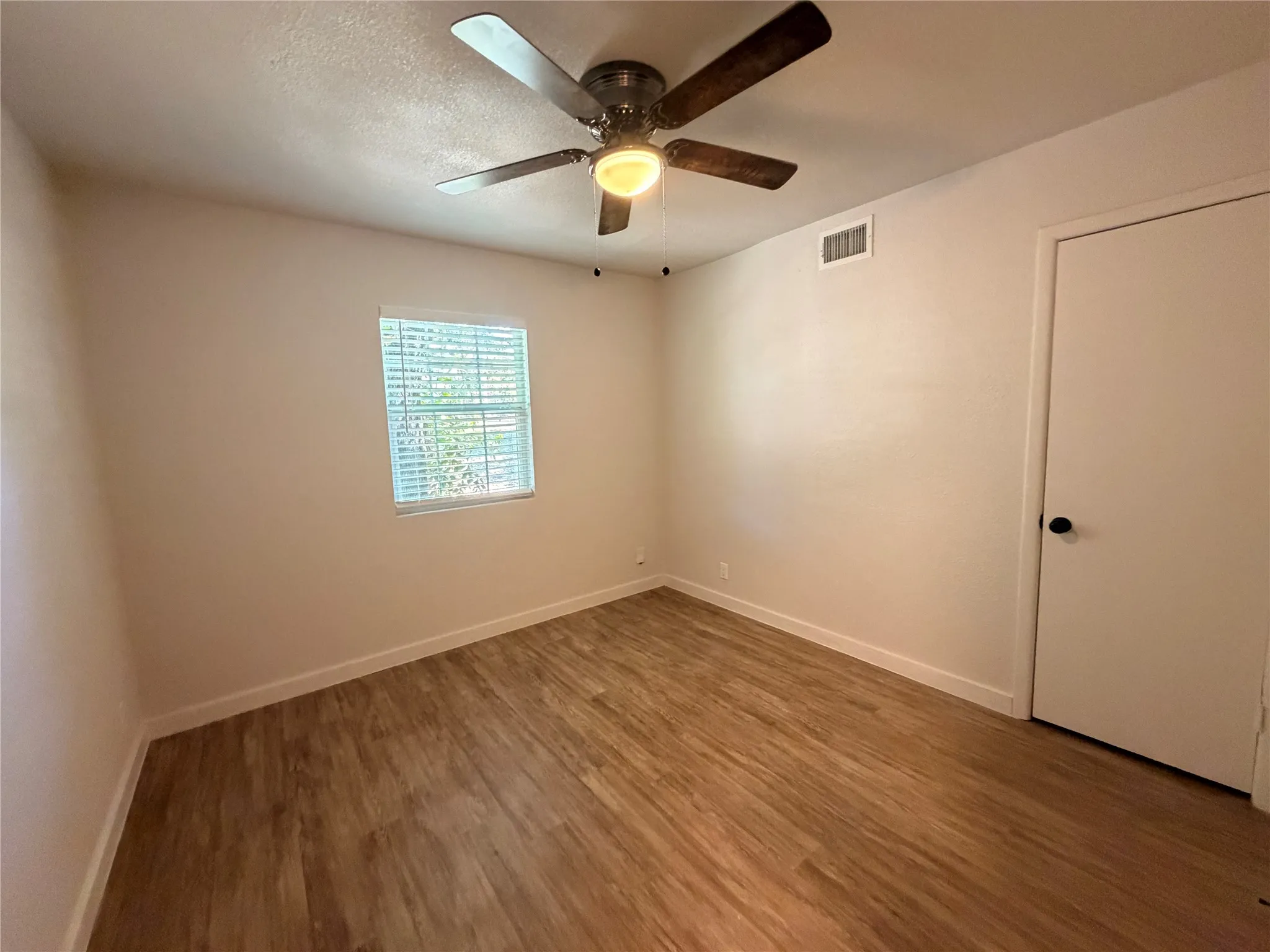 Single Family Residence For Rent in Dallas County , 12244 Willowdell Drive, Dallas, Texas 75243, 4 Bedroom, 2 Bathroom, Garage spaces, 1,255 Sqft, built in 1957, mls#21347414, Real Estate Agent in Dallas, Homes For Rent in Dallas county, Homes For Rent in Dallas, Realtor in Dallas Texas, Real Estate Brokerage Independent Realty Texas, Luminita Cordes Realtor