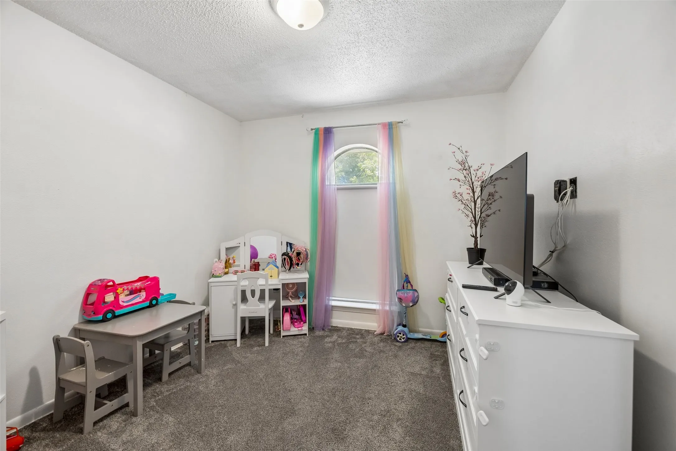 Single Family Residence For Sale in Ellis County , 111 Dunn Street, Red Oak, Texas 75154, 3 Bedroom, 2 Bathroom, Garage spaces, 1,728 Sqft, built in 1970, mls#21347418, Real Estate Agent in Red Oak, Homes For Sale in Ellis county, Homes For Sale in Red Oak, Realtor in Red Oak Texas, Real Estate Brokerage Independent Realty Texas, Luminita Cordes Realtor