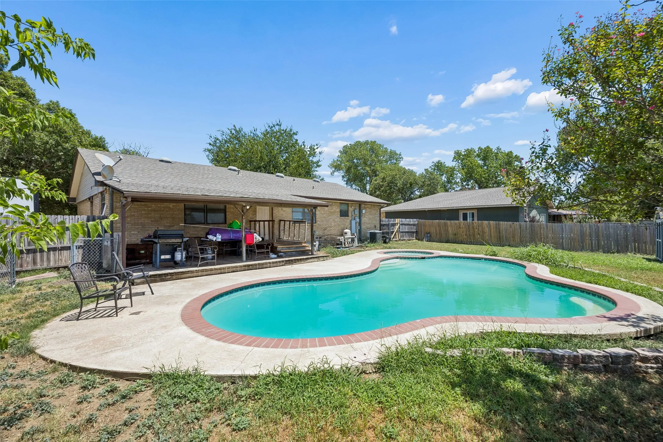 Single Family Residence For Sale in Ellis County , 111 Dunn Street, Red Oak, Texas 75154, 3 Bedroom, 2 Bathroom, Garage spaces, 1,728 Sqft, built in 1970, mls#21347418, Real Estate Agent in Red Oak, Homes For Sale in Ellis county, Homes For Sale in Red Oak, Realtor in Red Oak Texas, Real Estate Brokerage Independent Realty Texas, Luminita Cordes Realtor