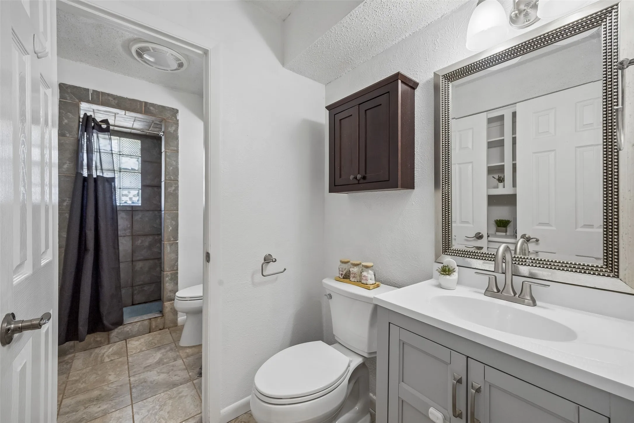 Single Family Residence For Sale in Ellis County , 111 Dunn Street, Red Oak, Texas 75154, 3 Bedroom, 2 Bathroom, Garage spaces, 1,728 Sqft, built in 1970, mls#21347418, Real Estate Agent in Red Oak, Homes For Sale in Ellis county, Homes For Sale in Red Oak, Realtor in Red Oak Texas, Real Estate Brokerage Independent Realty Texas, Luminita Cordes Realtor